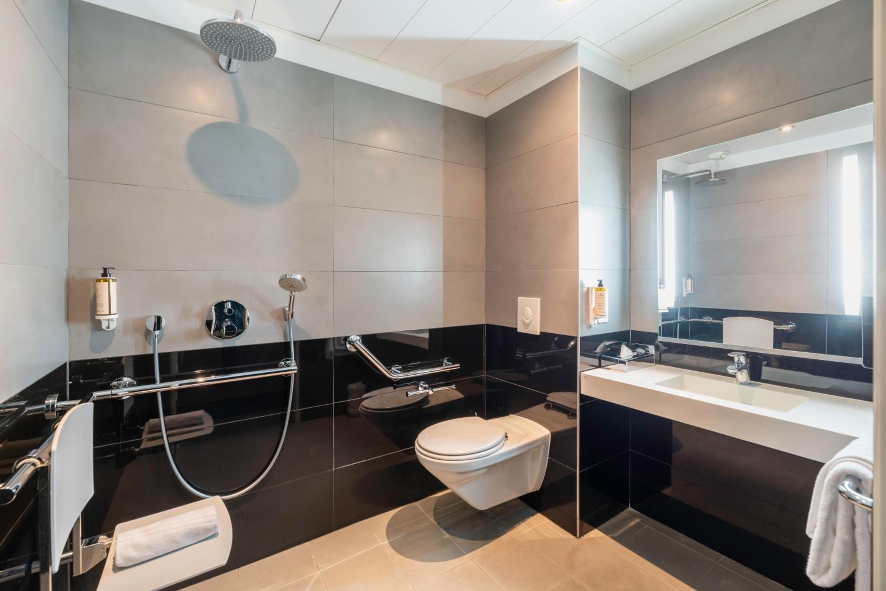 Superior Twin Room - Accessible photo 2