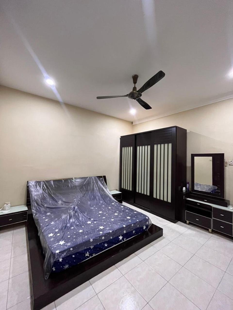 Three-Bedroom House photo 2