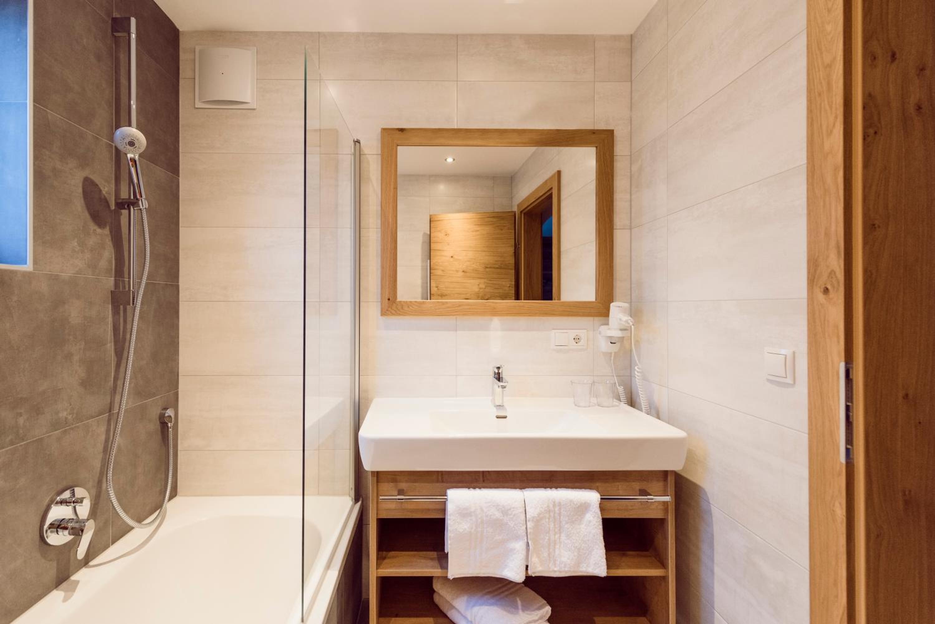 Two-Bedroom Apartment with Balcony photo 2