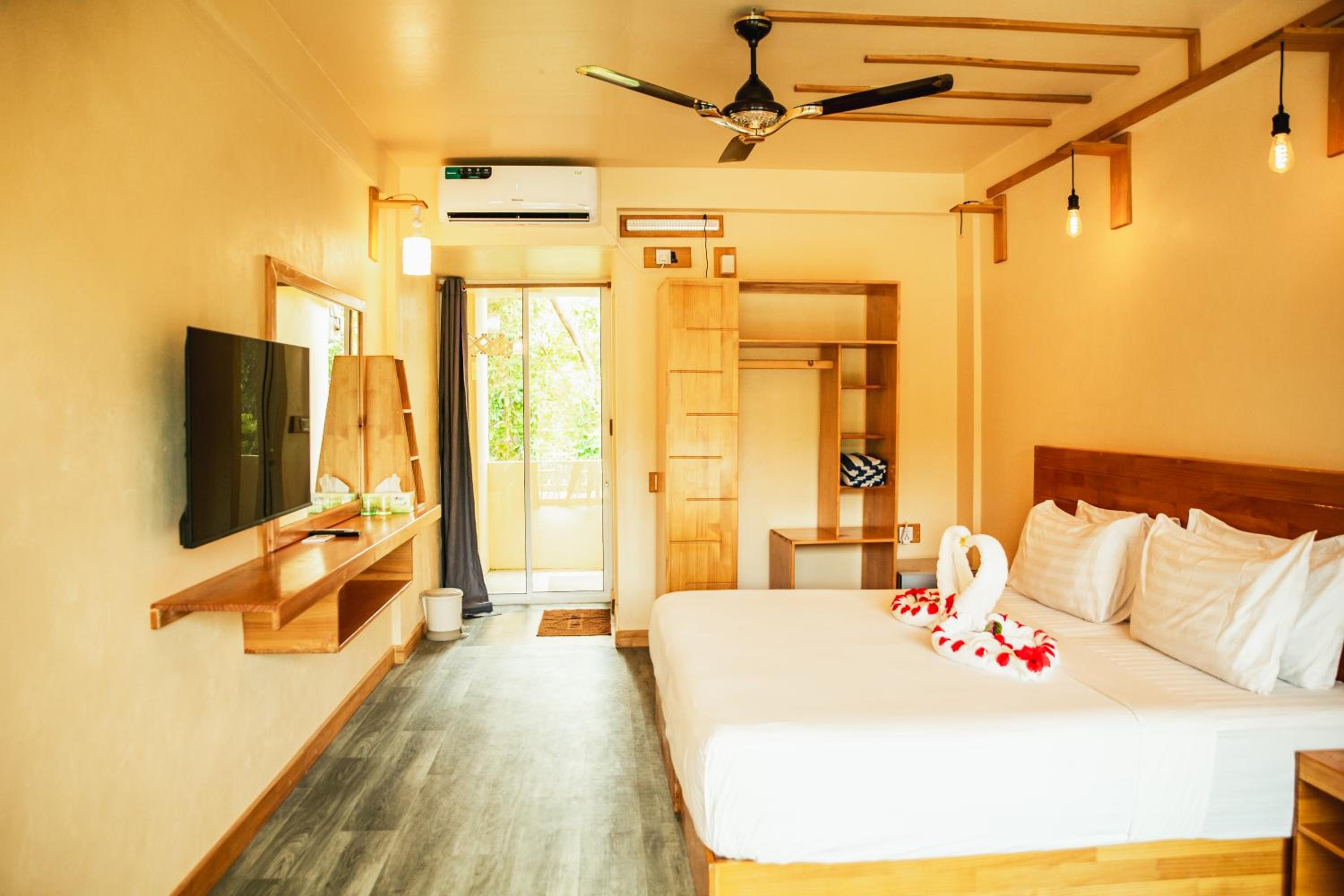 Deluxe Double or Twin Room with Balcony photo 2