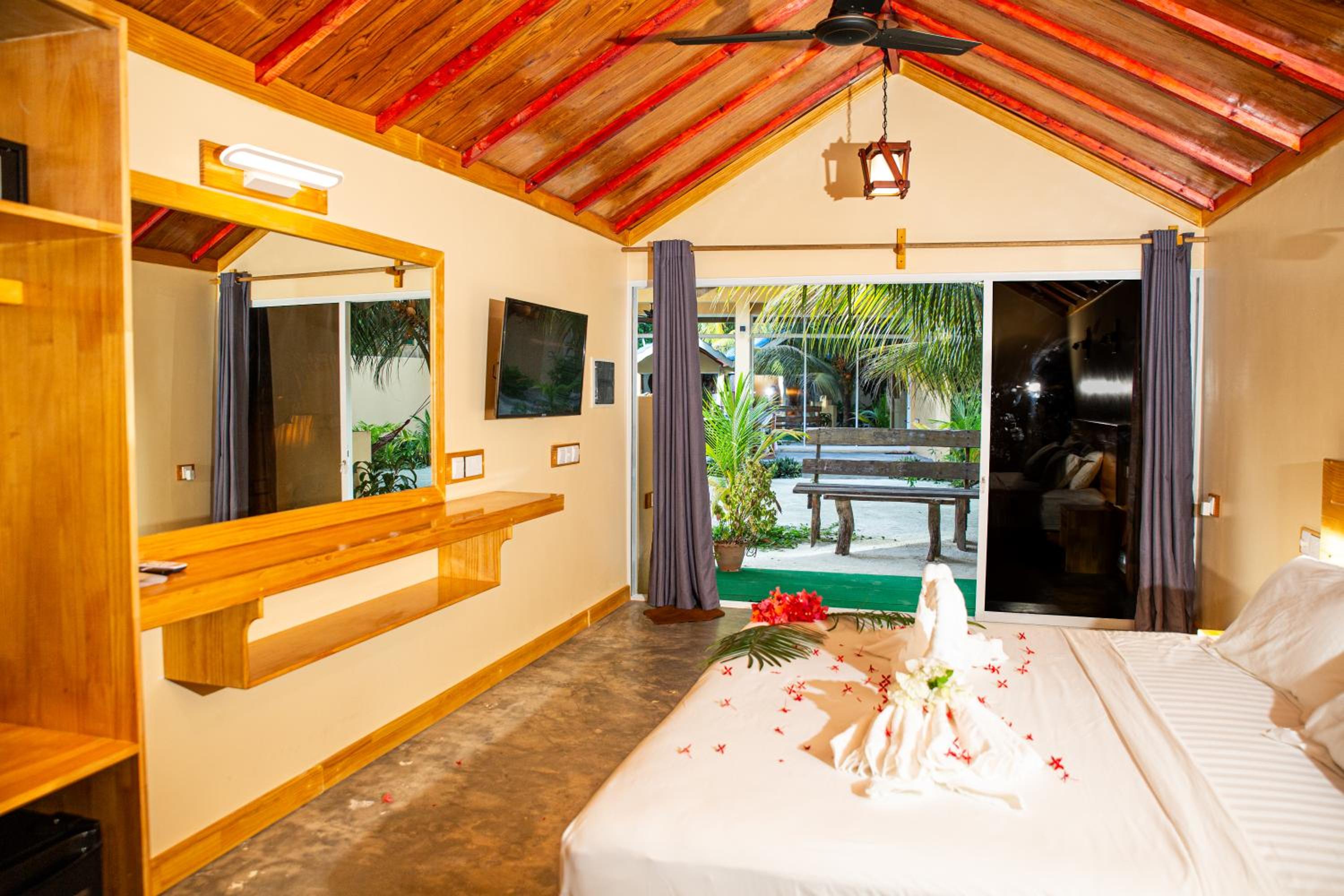 Deluxe Double or Twin Room with Garden View photo 3