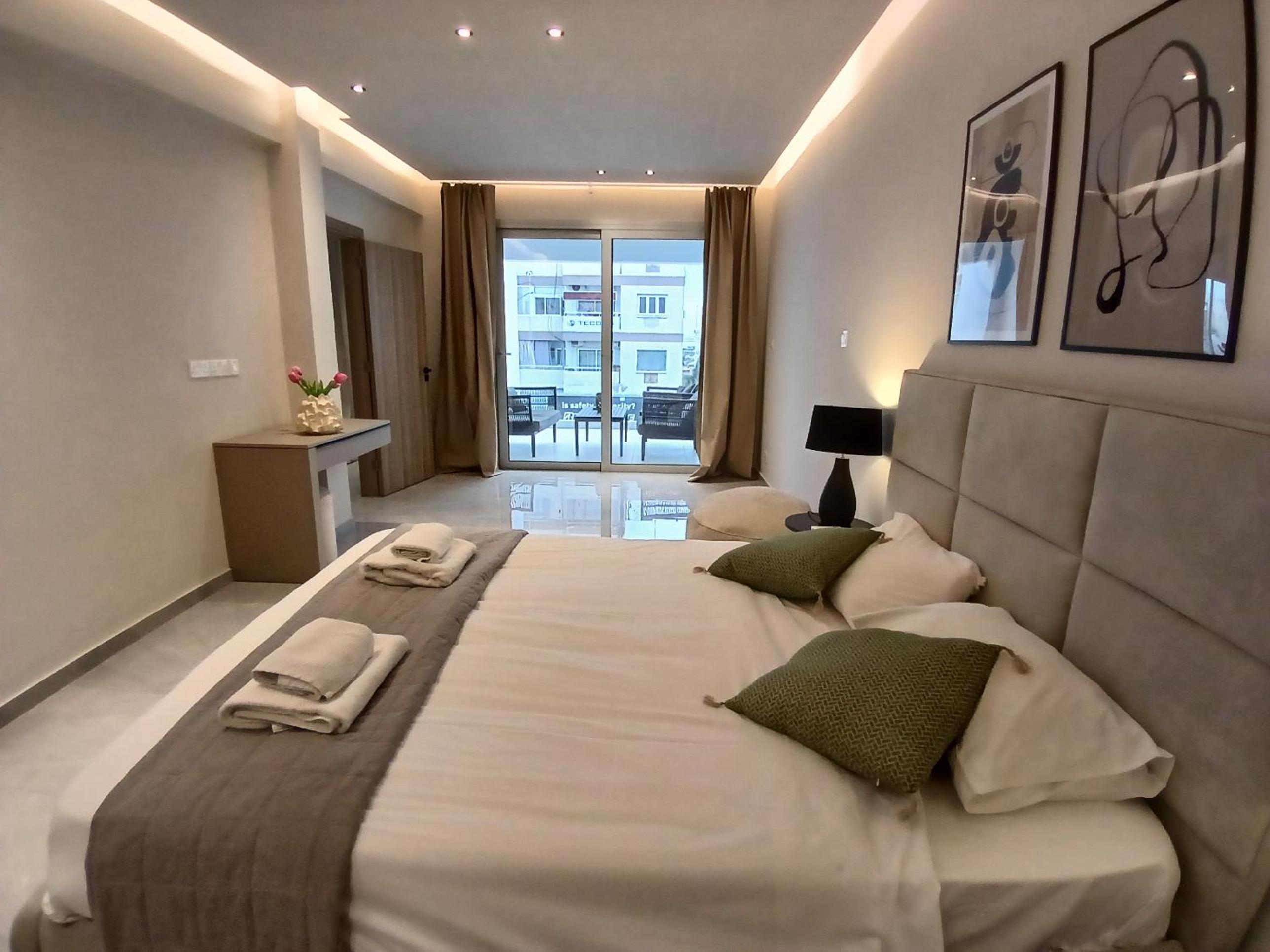 Two-Bedroom Apartment with Balcony photo 1