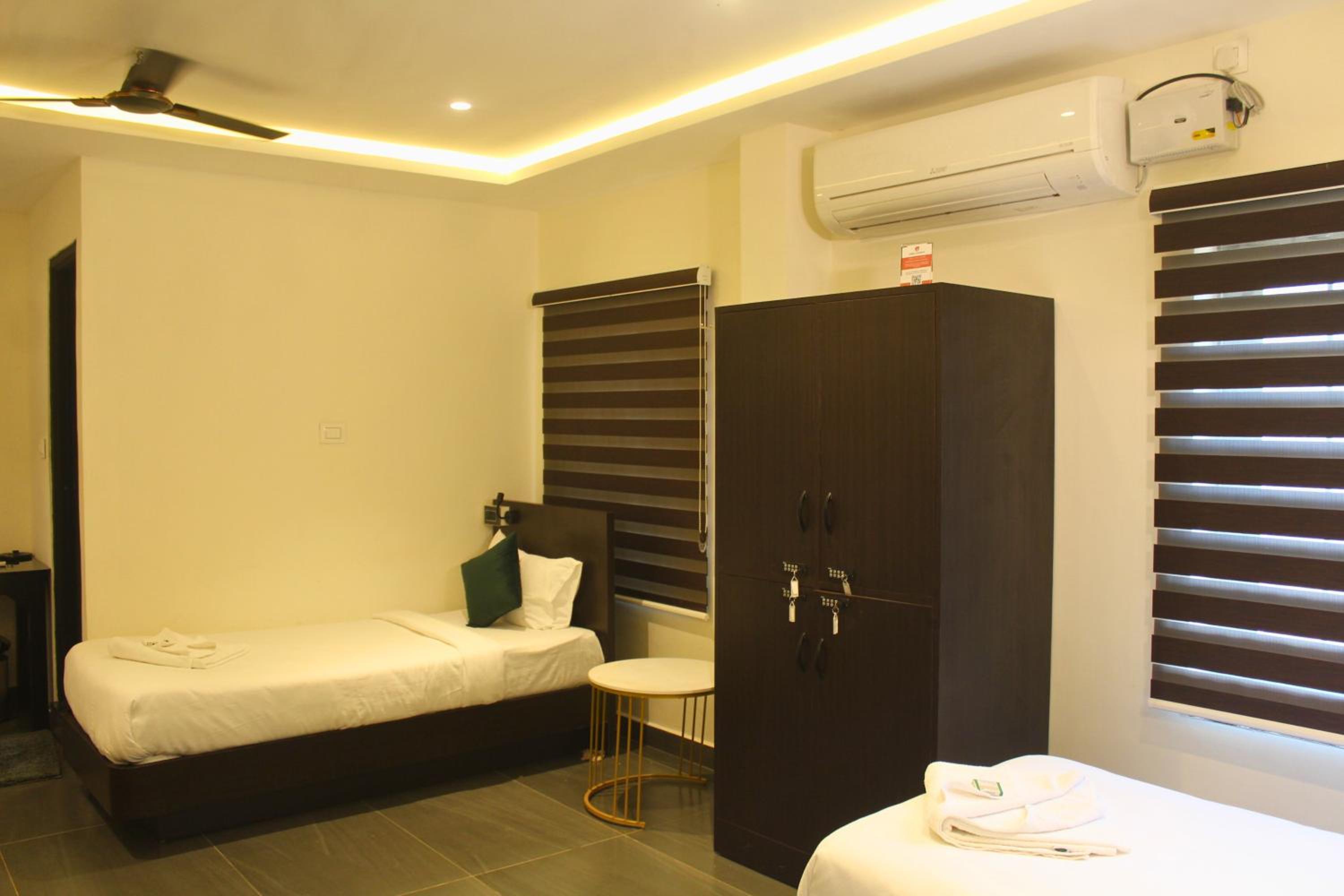 Family Room with Private Bathroom photo 2