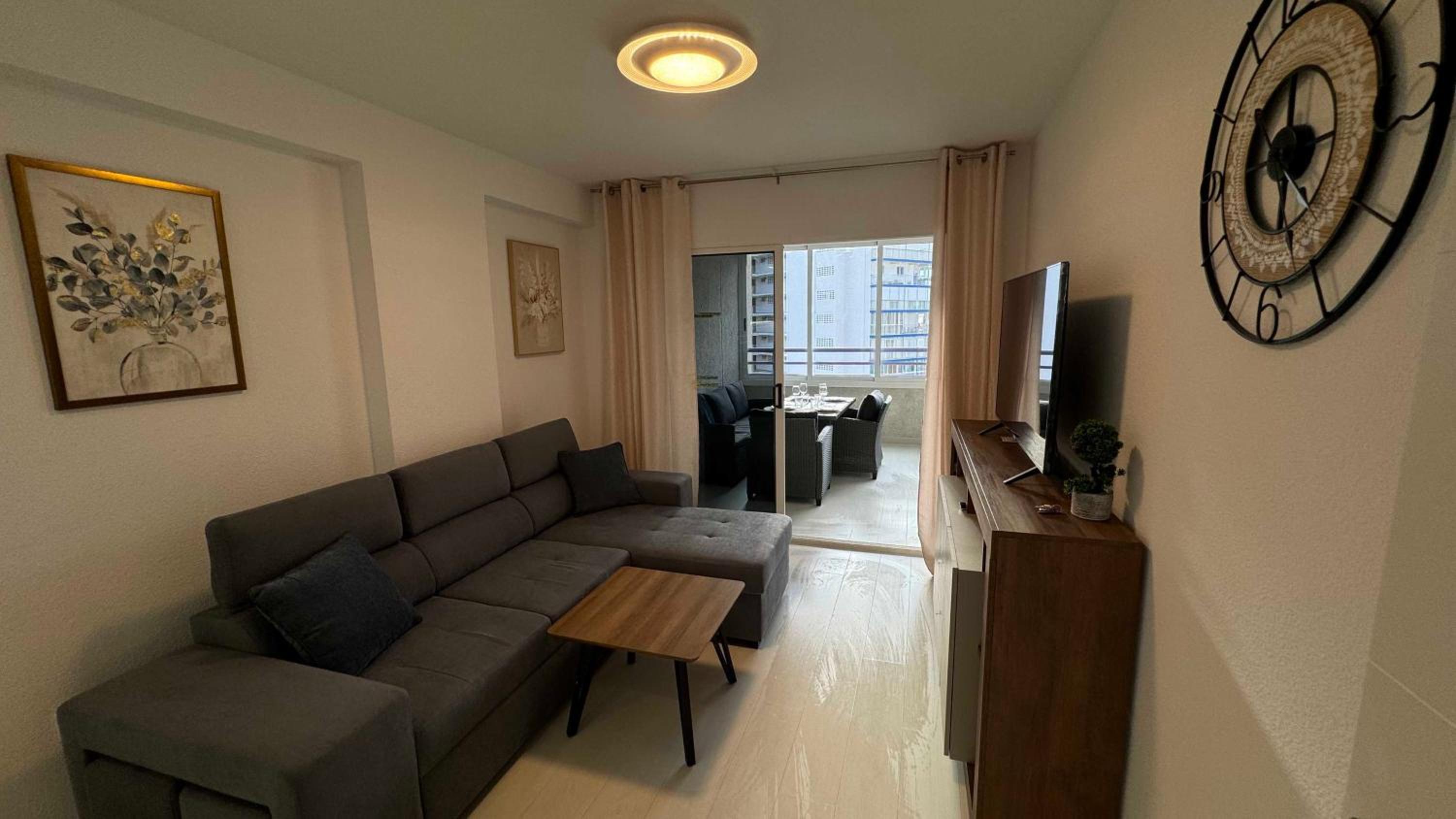 Apartamento de una habitación con balcón y vista al mar