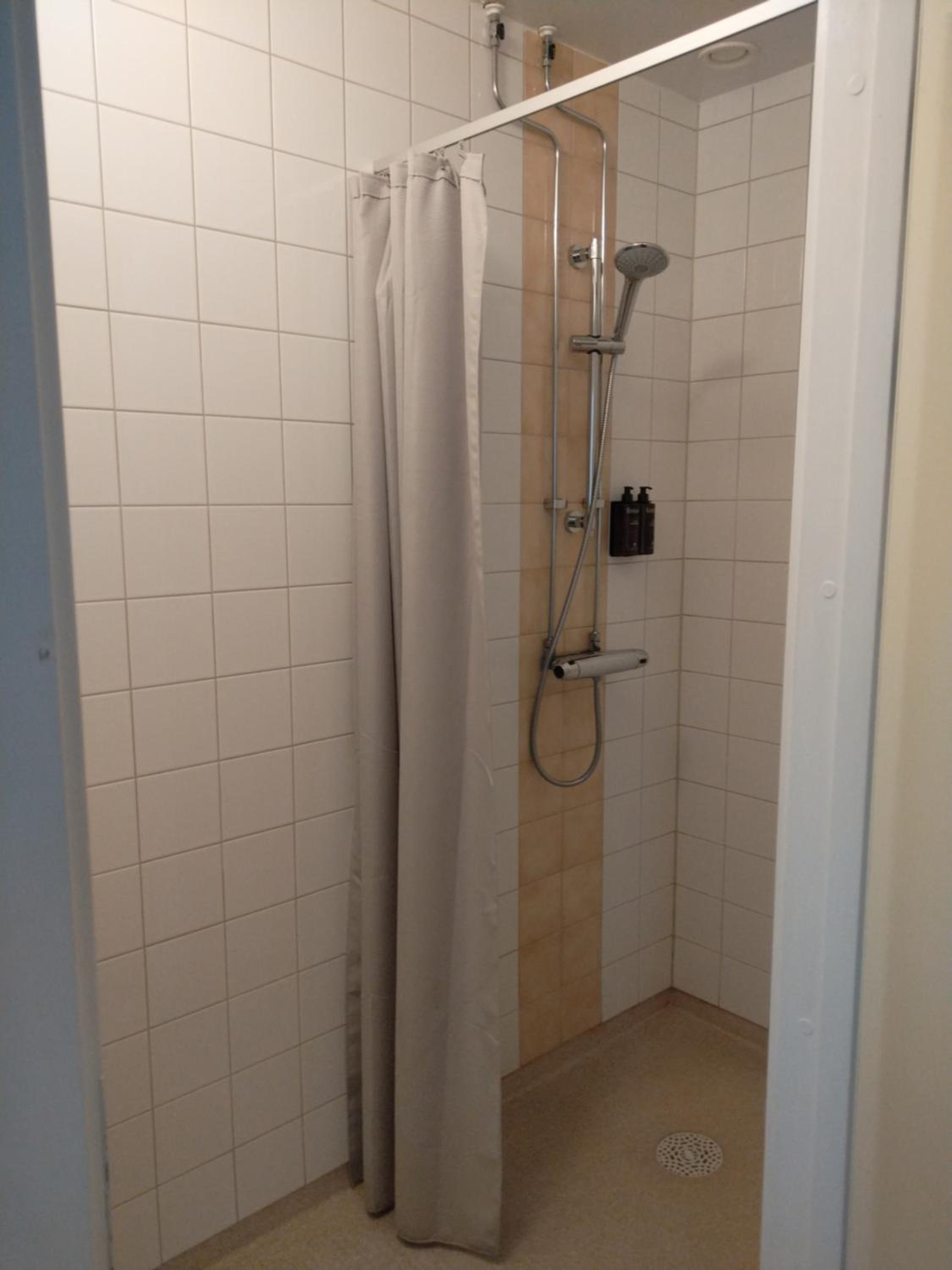 Deluxe Double Room (2 Adults + 1 Child) - Photo 4