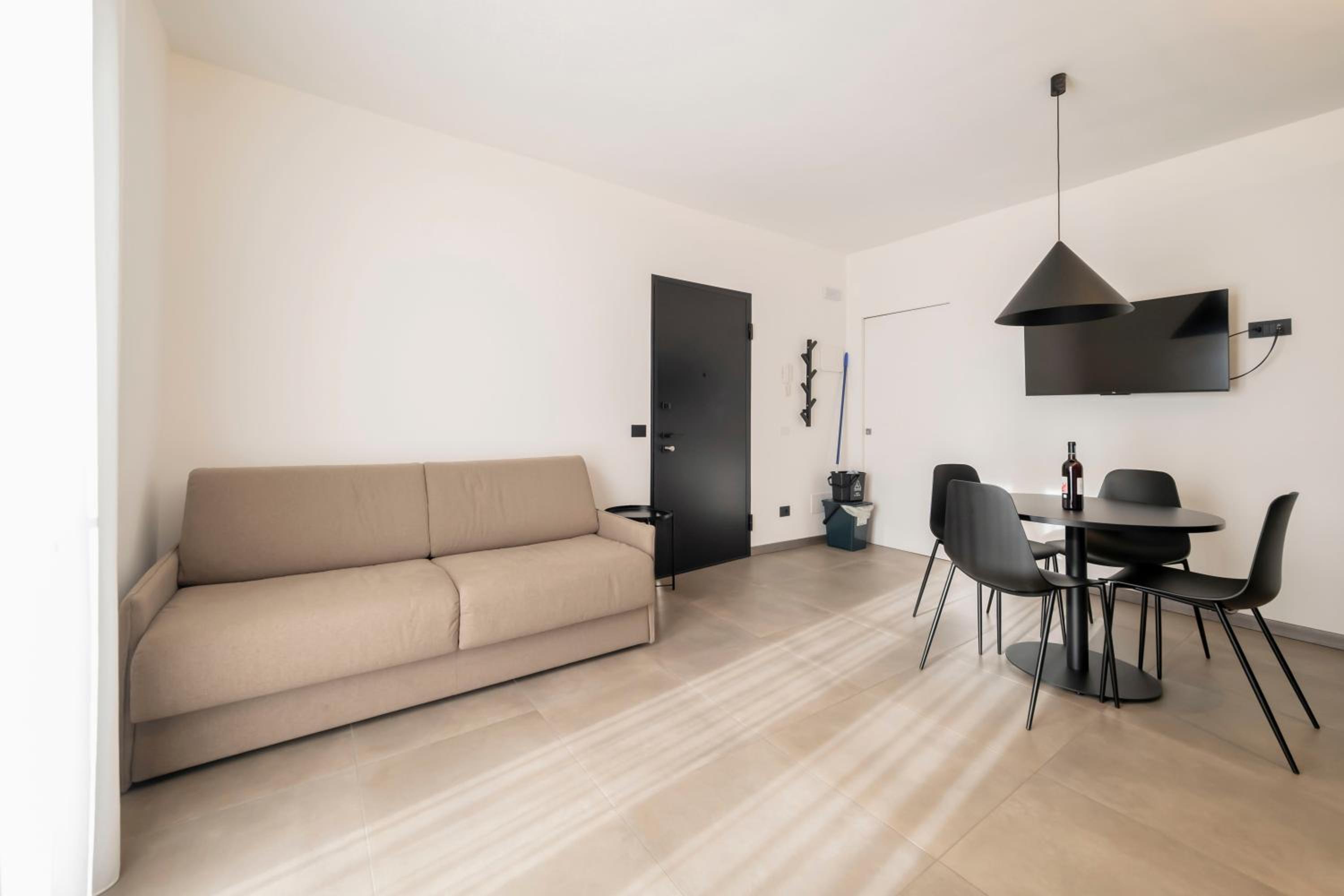 Apartment with Balcony photo 1