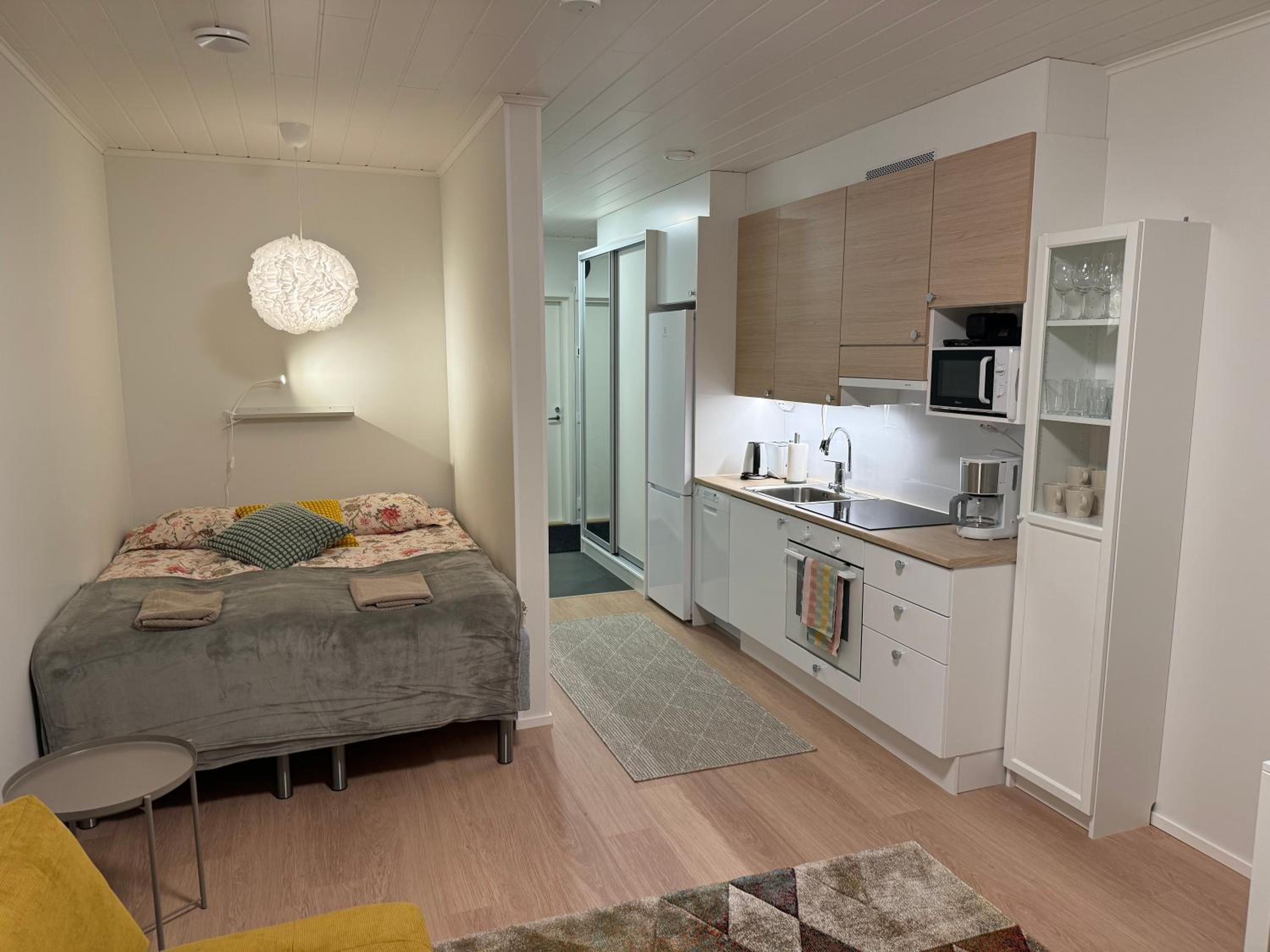 One-Bedroom Apartment photo 1