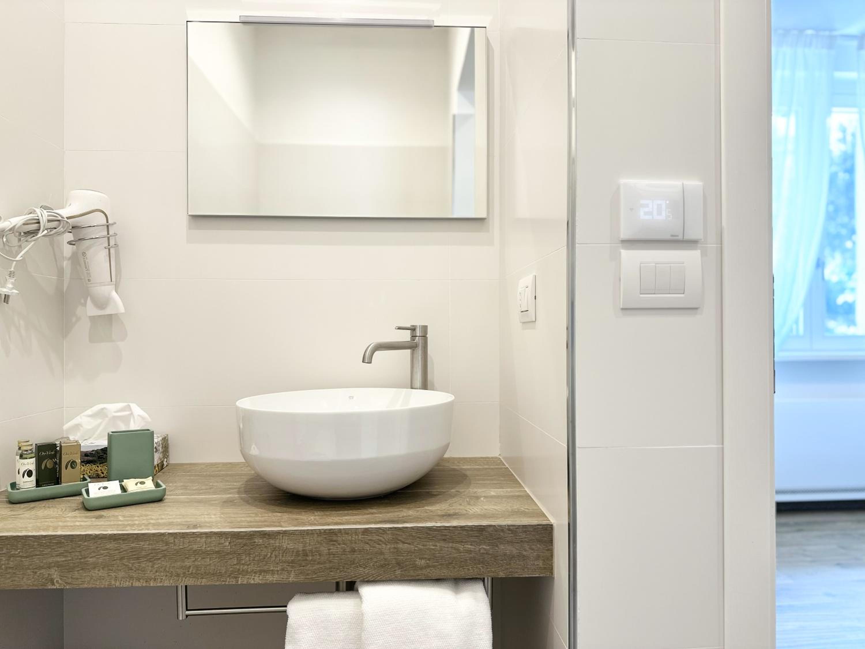 Deluxe Double Room with Shower photo 2