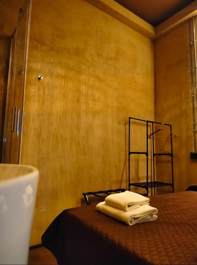 Superior Triple Room with private shower & sink and with shared bathroom photo 3