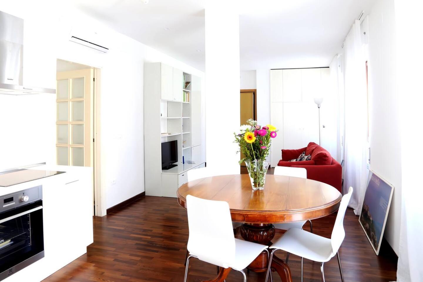 Three-Bedroom Apartment photo 2