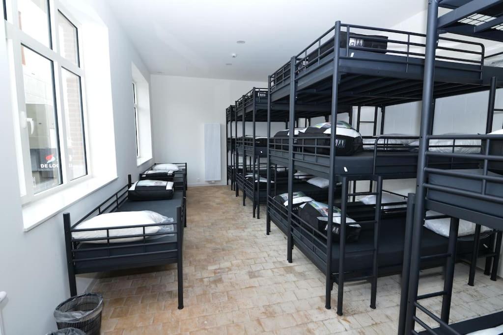 Six-Bedroom House photo 1