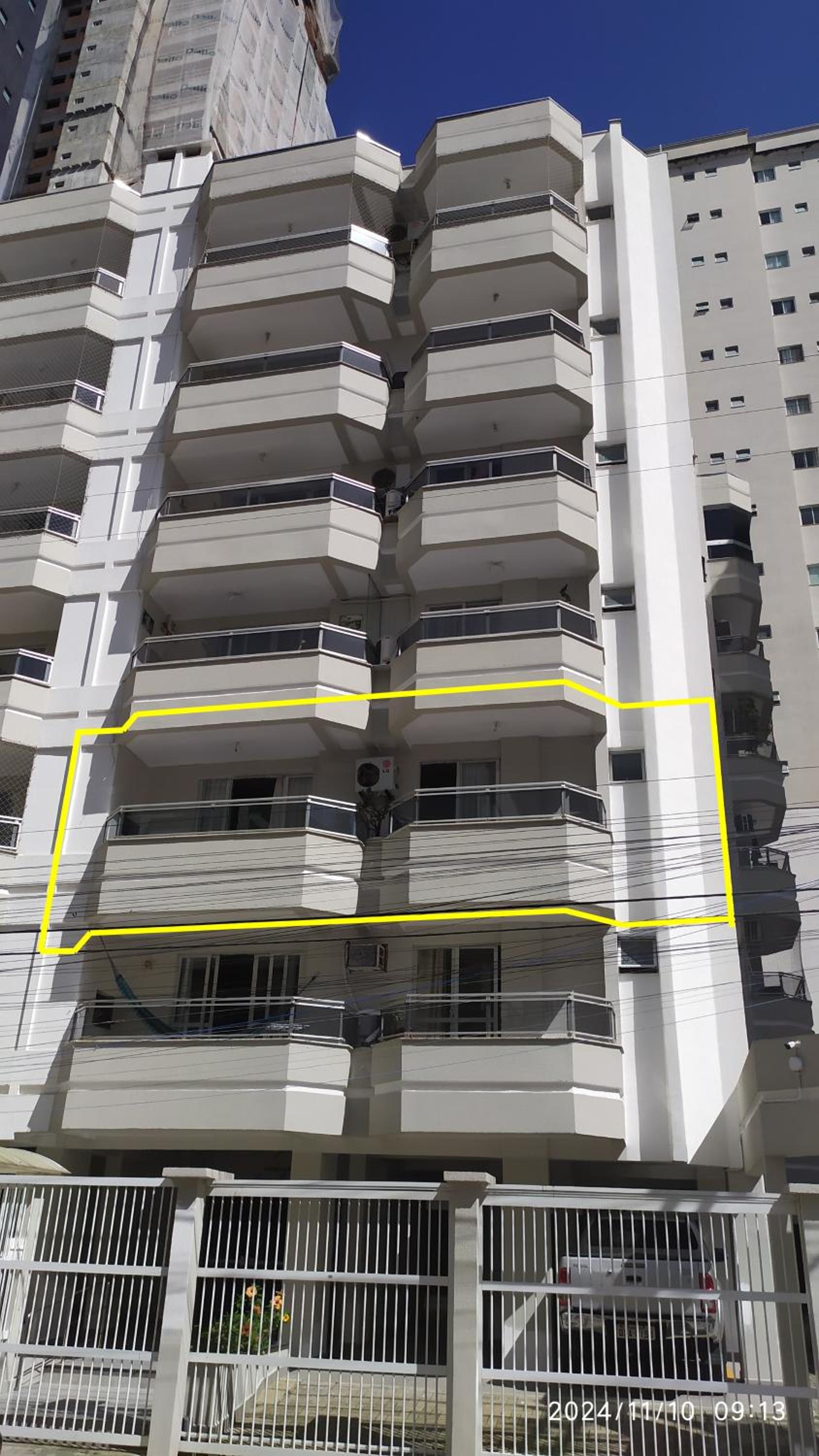 Two-Bedroom Apartment with Balcony photo 2