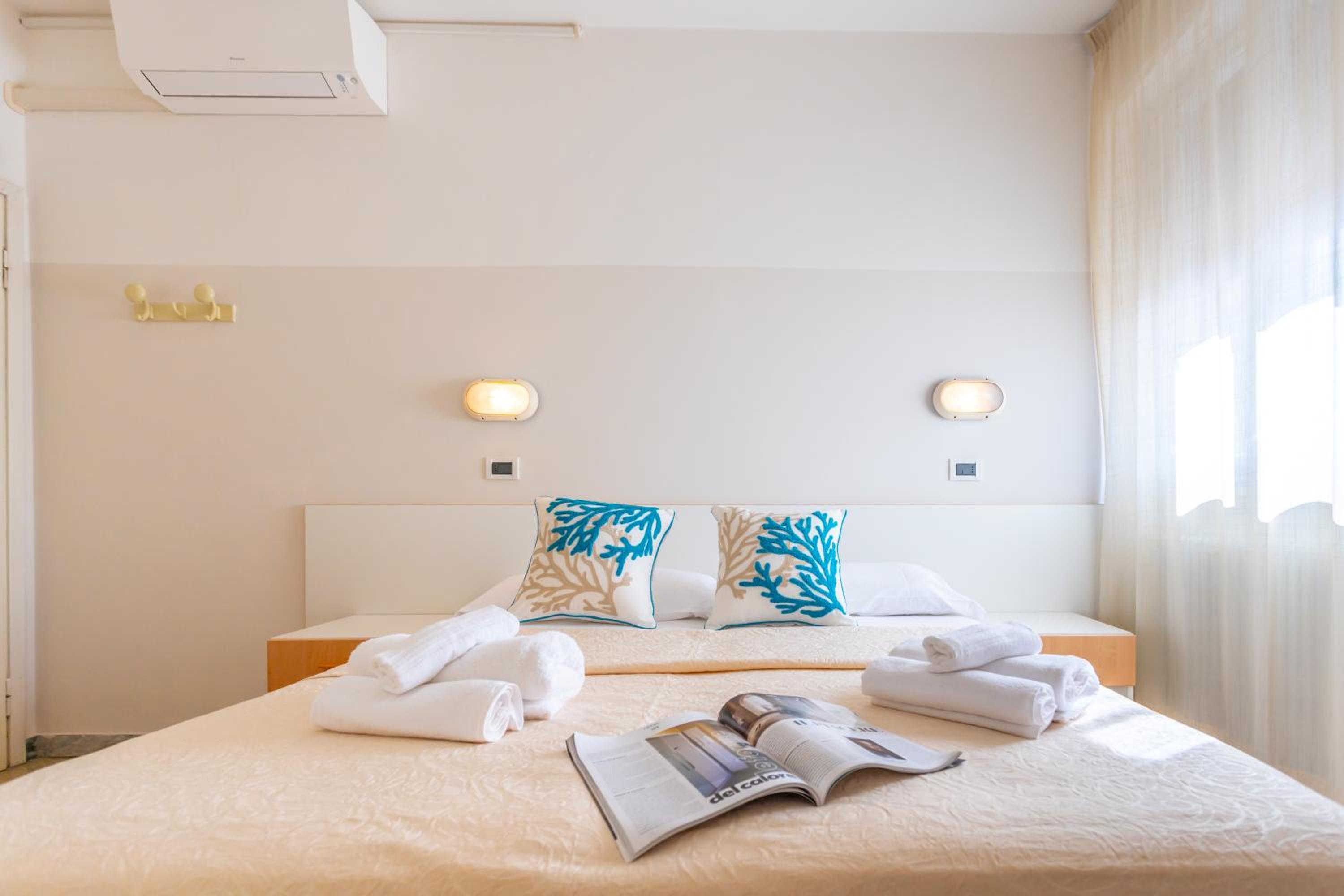 Standard Double or Twin Room - Photo 3
