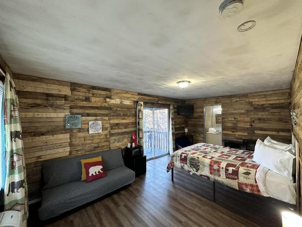 Standard Queen Room with Two Queen Beds - Photo 1