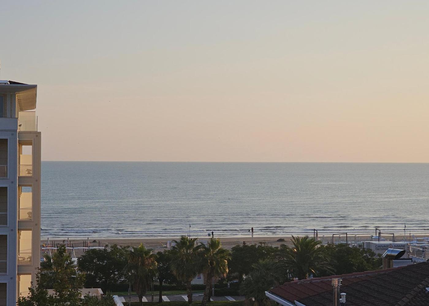 Quadruple Room with Sea View - Photo 10