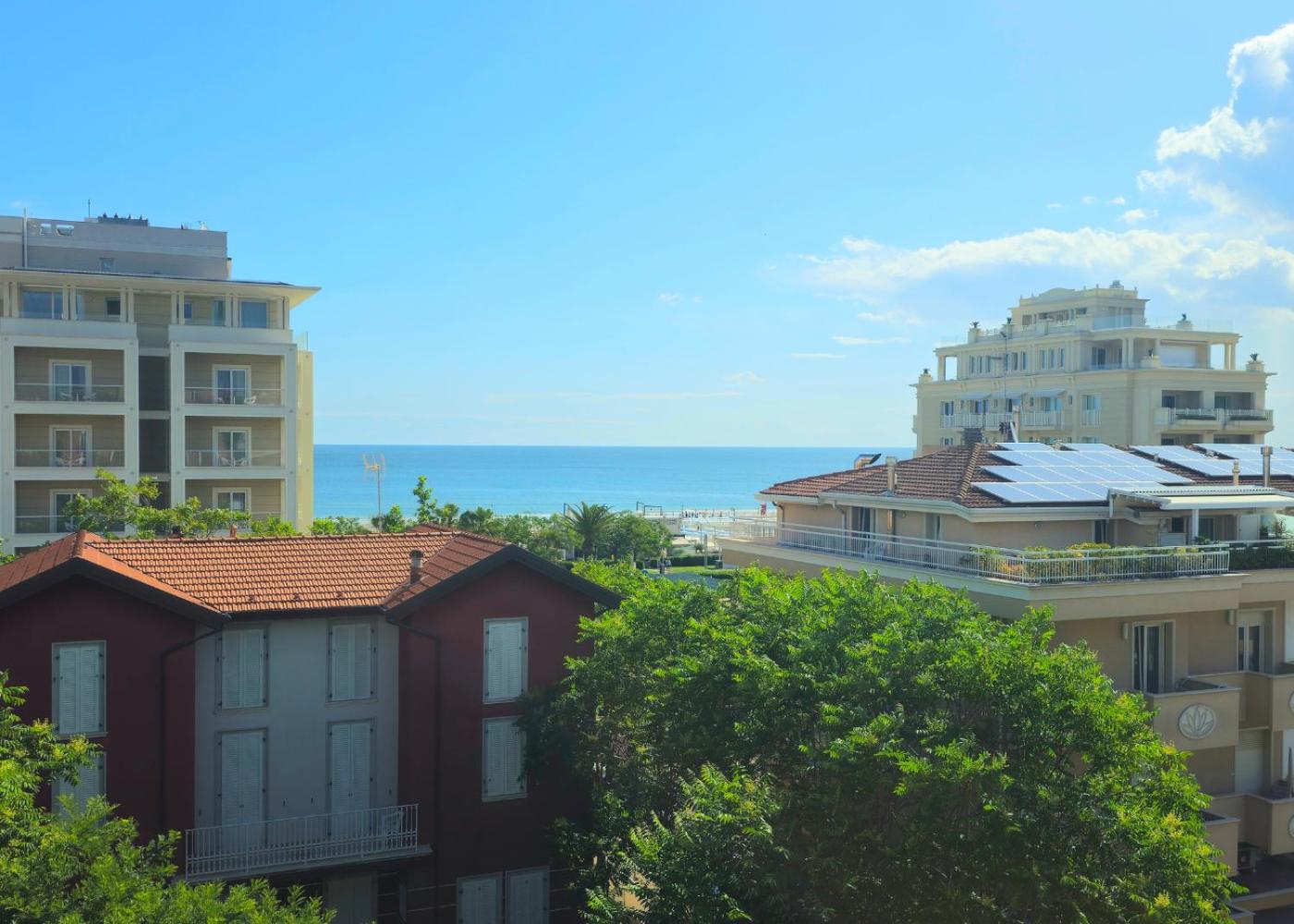 Quadruple Room with Sea View - Photo 9