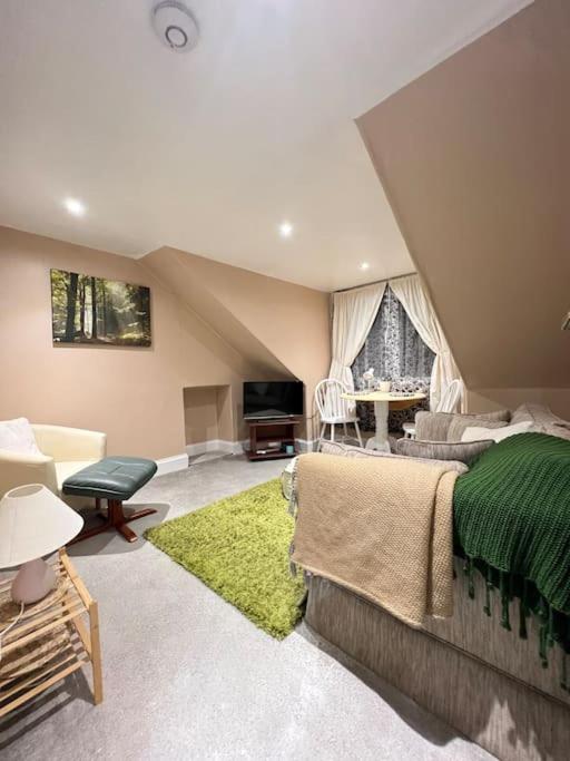 One-Bedroom Apartment photo 2