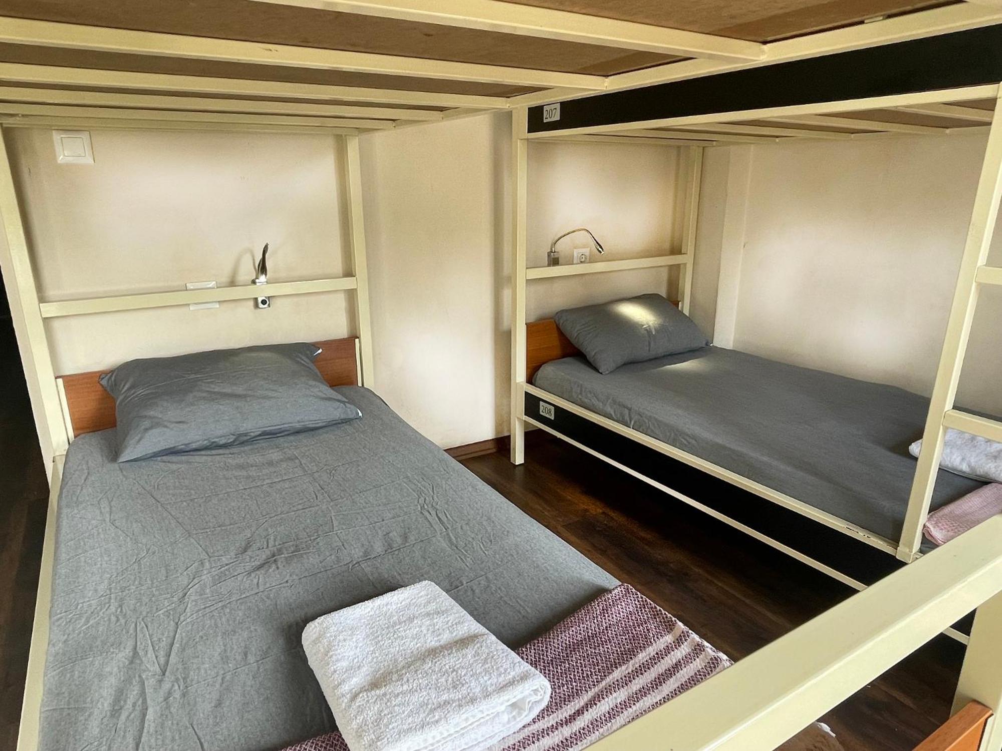 Bed in 4-Bed Male Dormitory Room photo 3