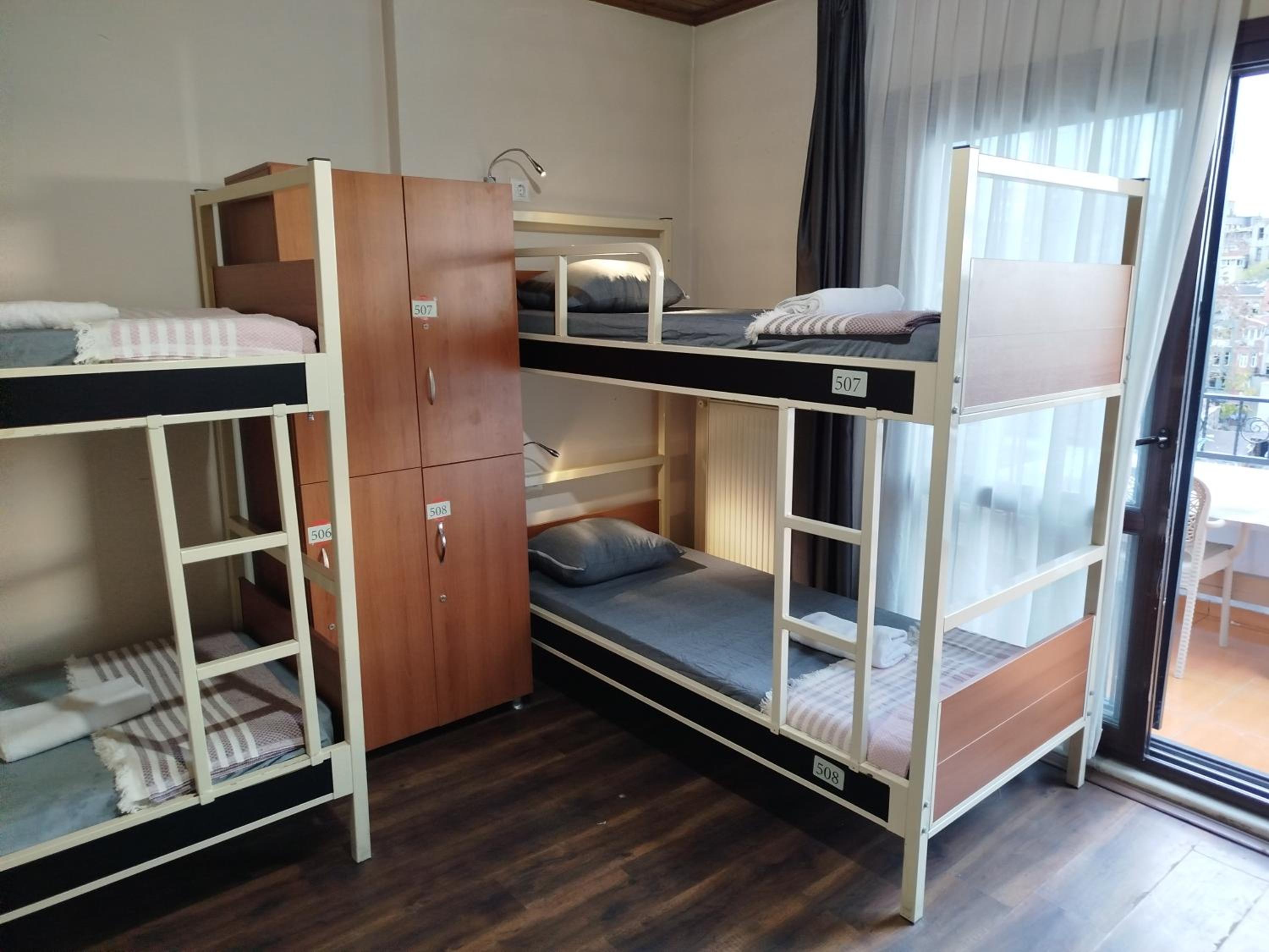 Bed in 8-Bed Dormitory Room photo 3