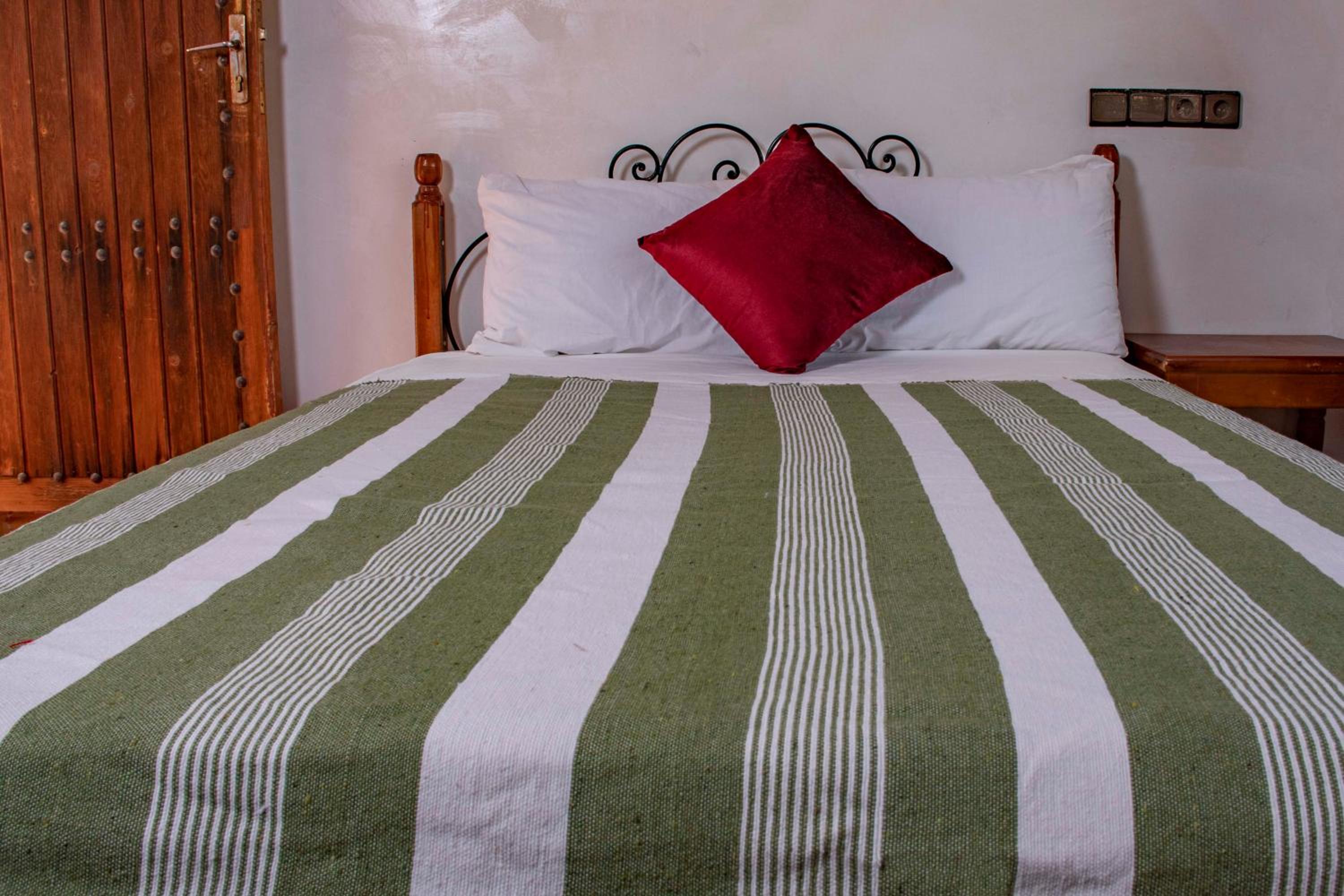 Large Double Room - Photo 6