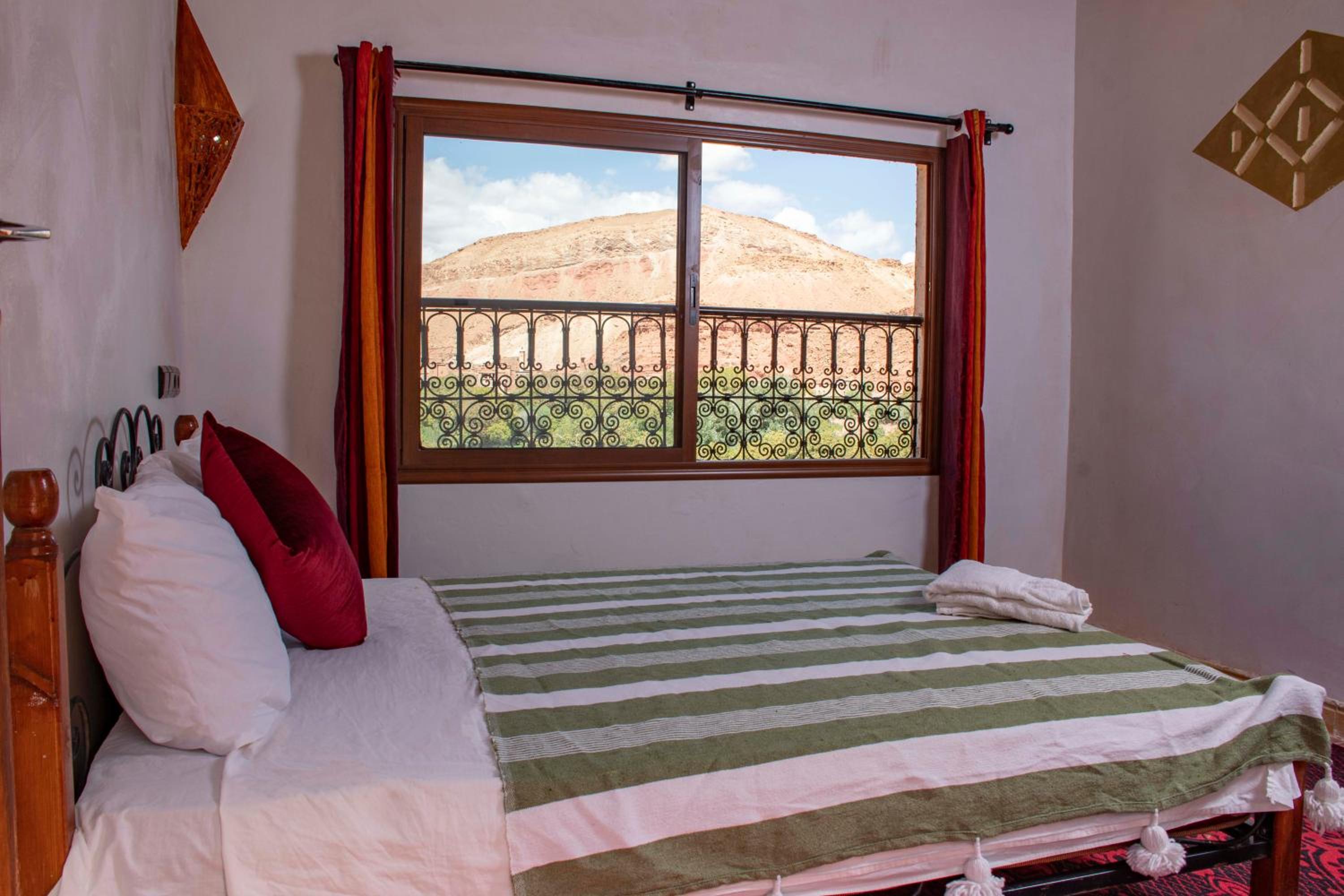 Large Double Room - Photo 8