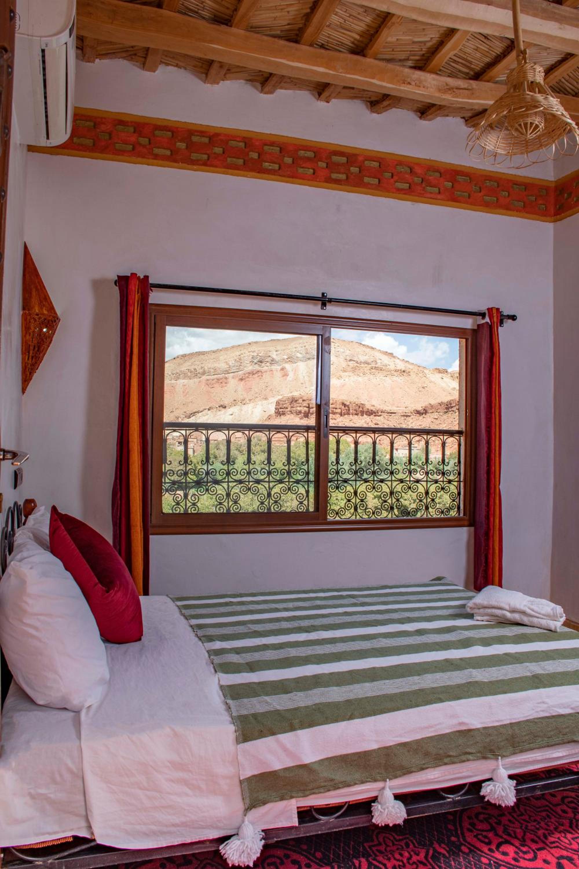 Large Double Room - Photo 7