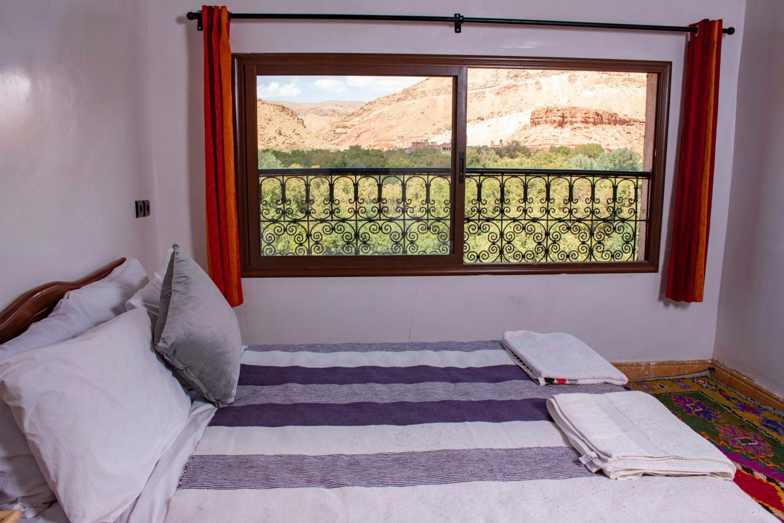 Large Double Room - Photo 9