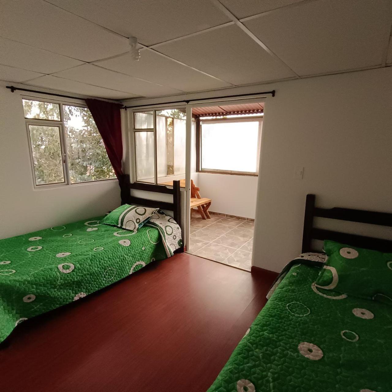 Five-Bedroom House photo 2