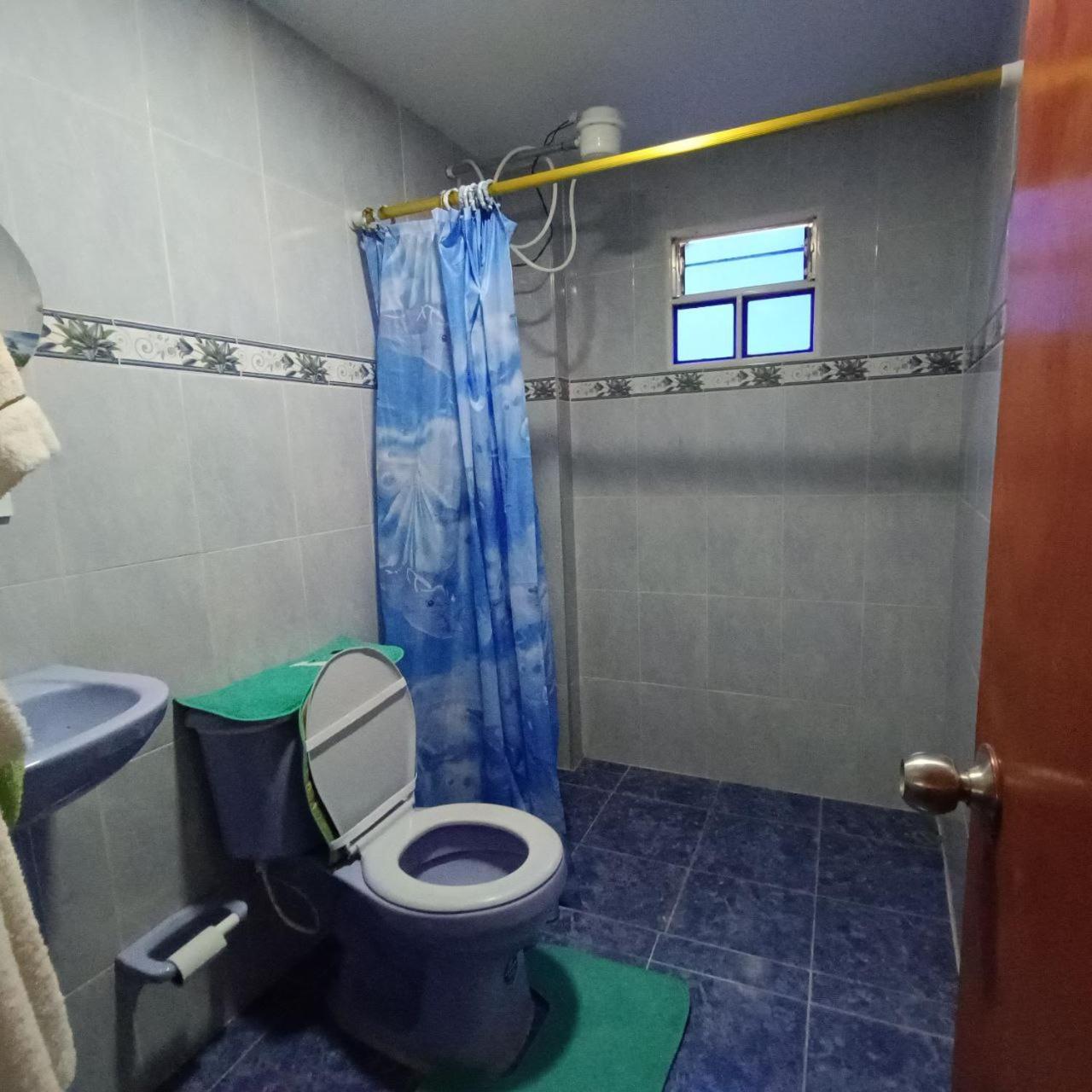 Five-Bedroom House photo 3