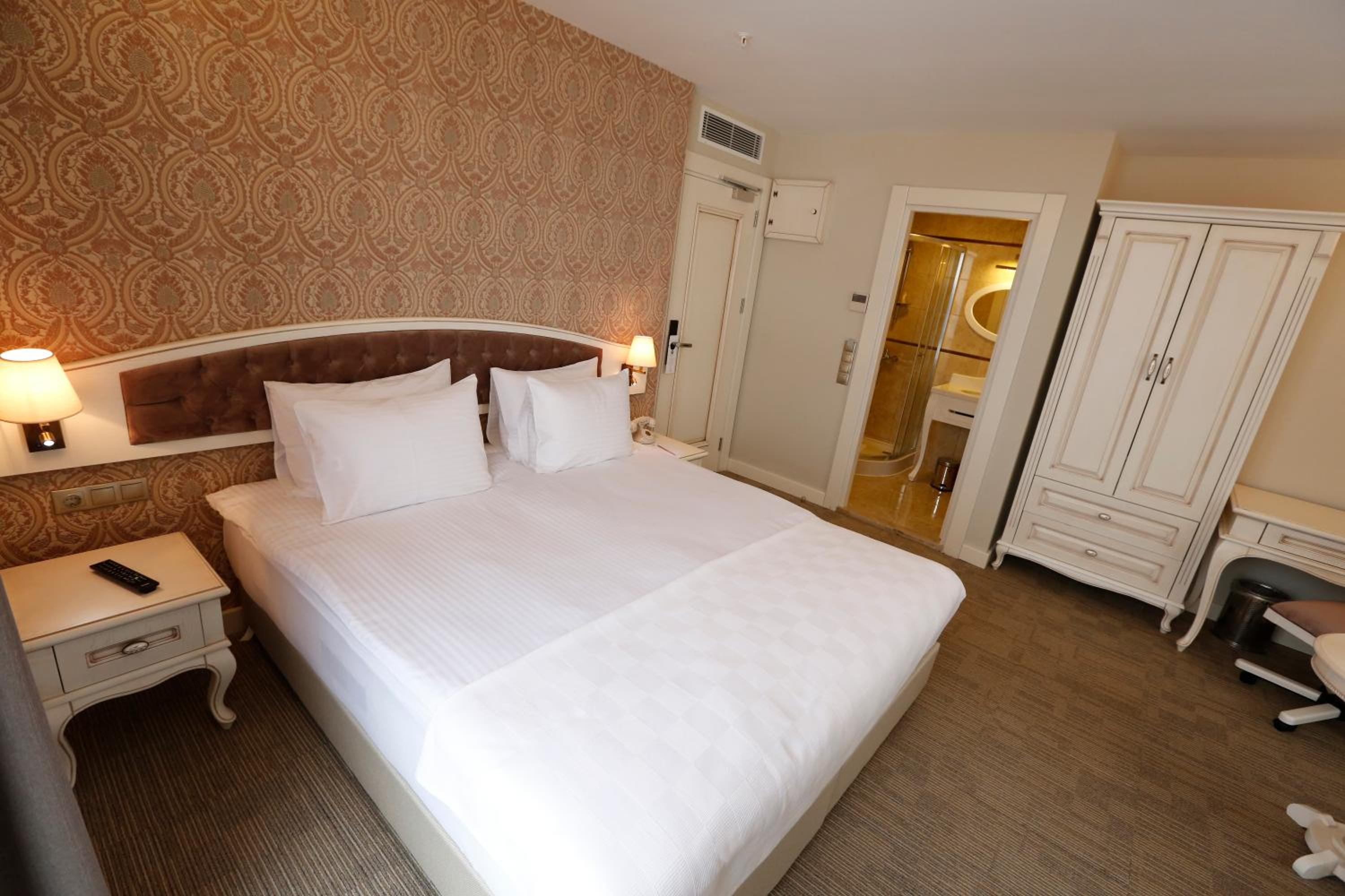 Standard Double Room with City View