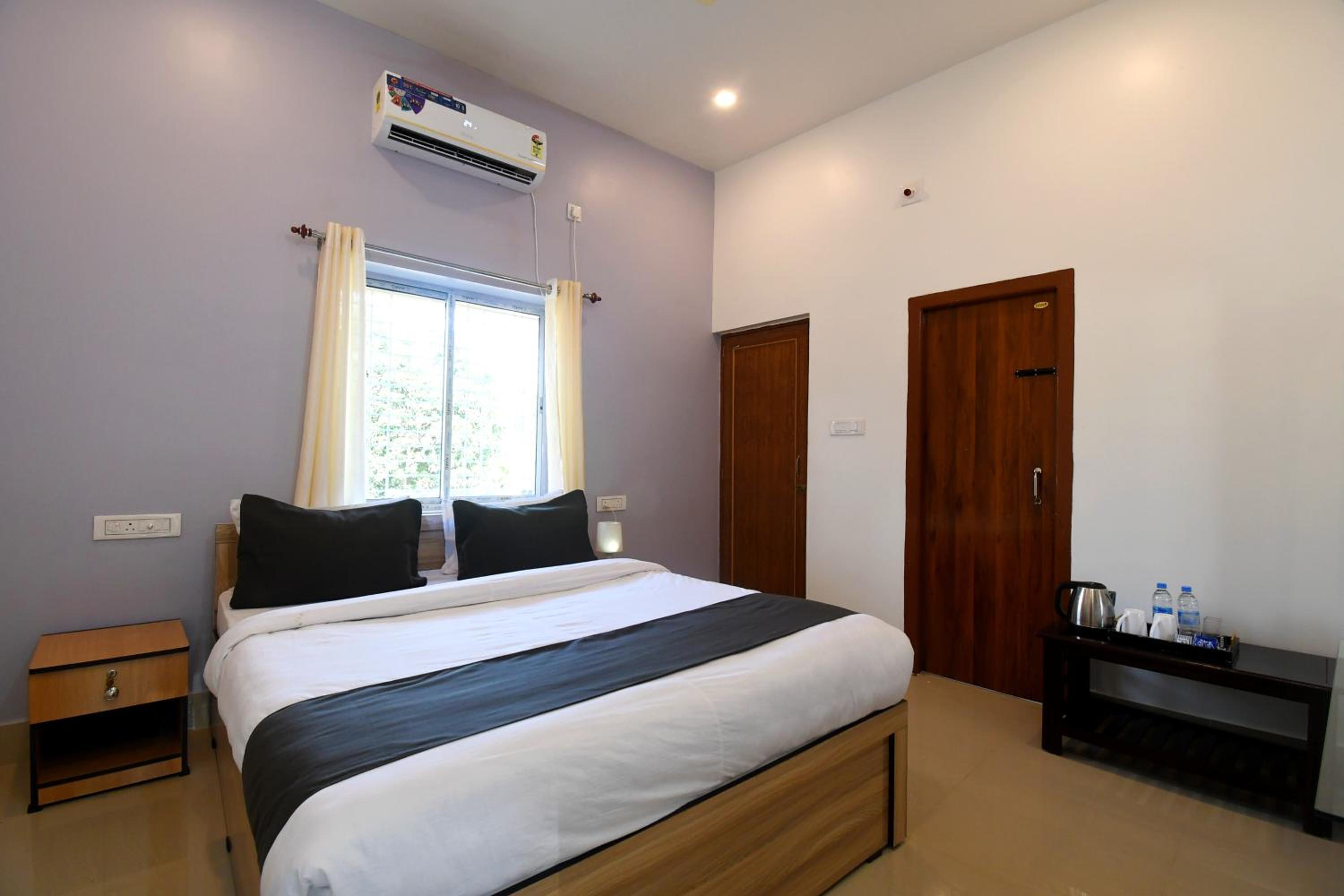 Deluxe Double Room (2 Adults + 1 Child) - Photo 4
