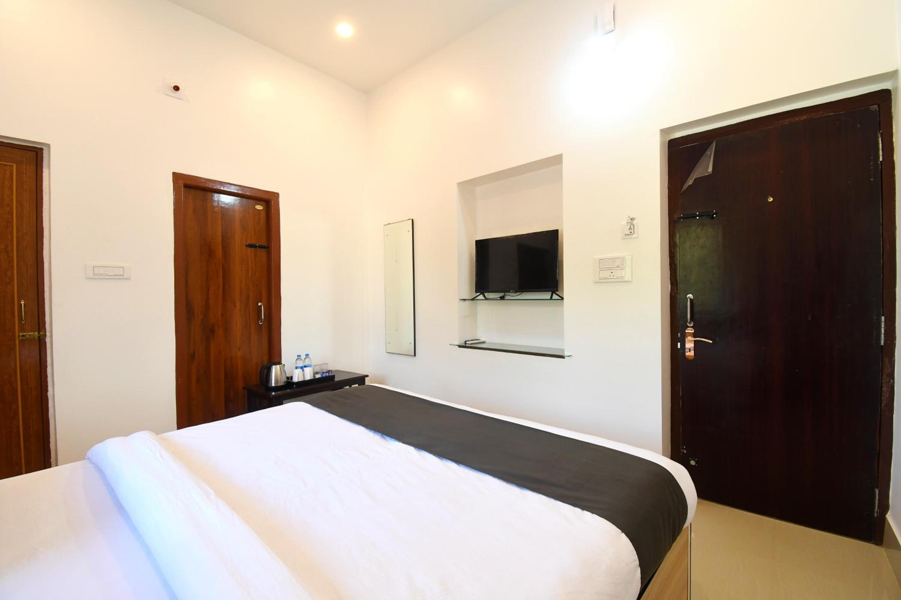 Deluxe Double Room (2 Adults + 1 Child) - Photo 5