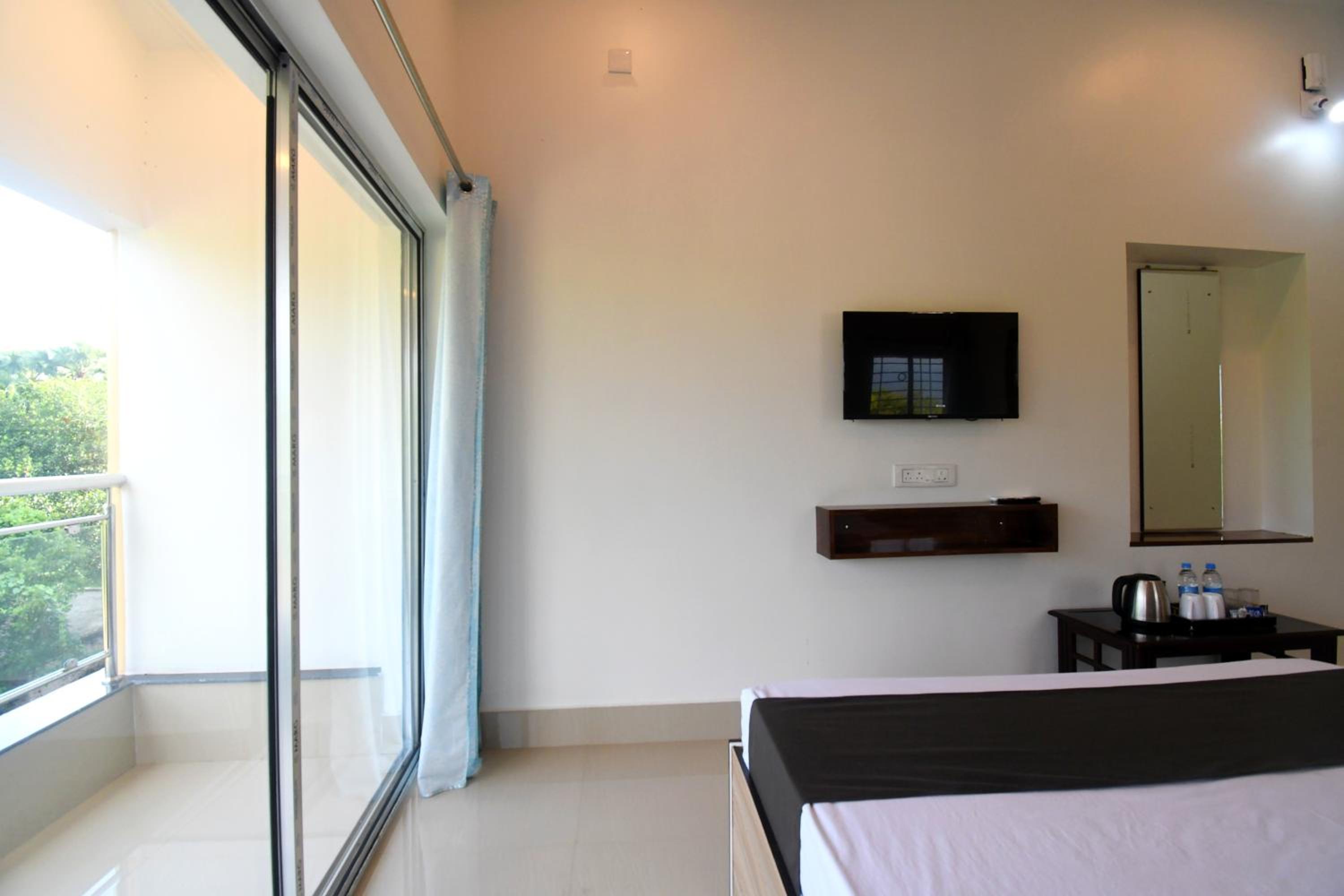Studio with Balcony - Photo 1