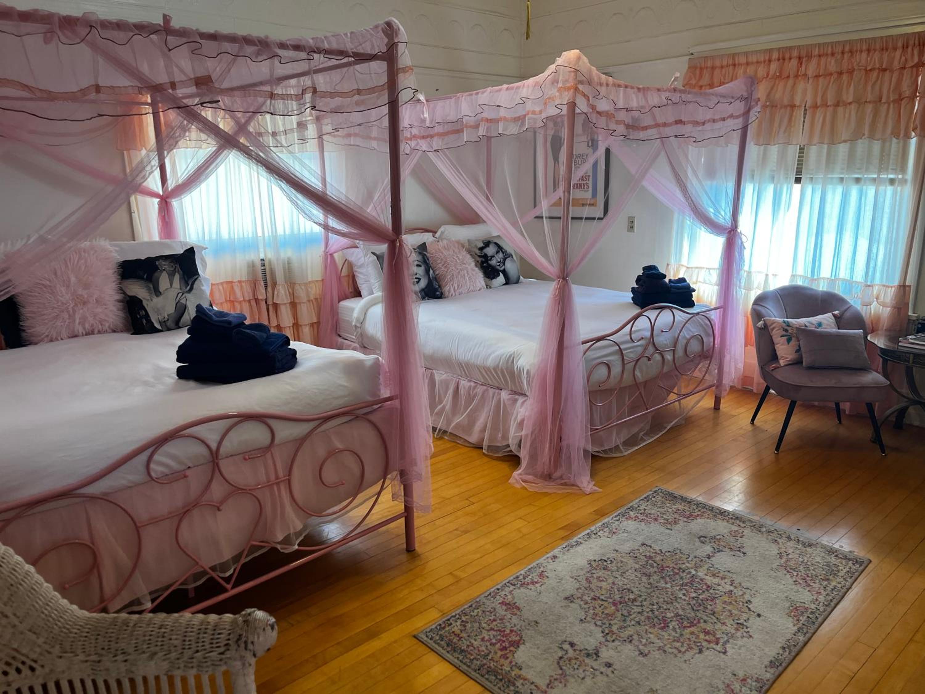 Deluxe Double Room with Bath - Photo 1