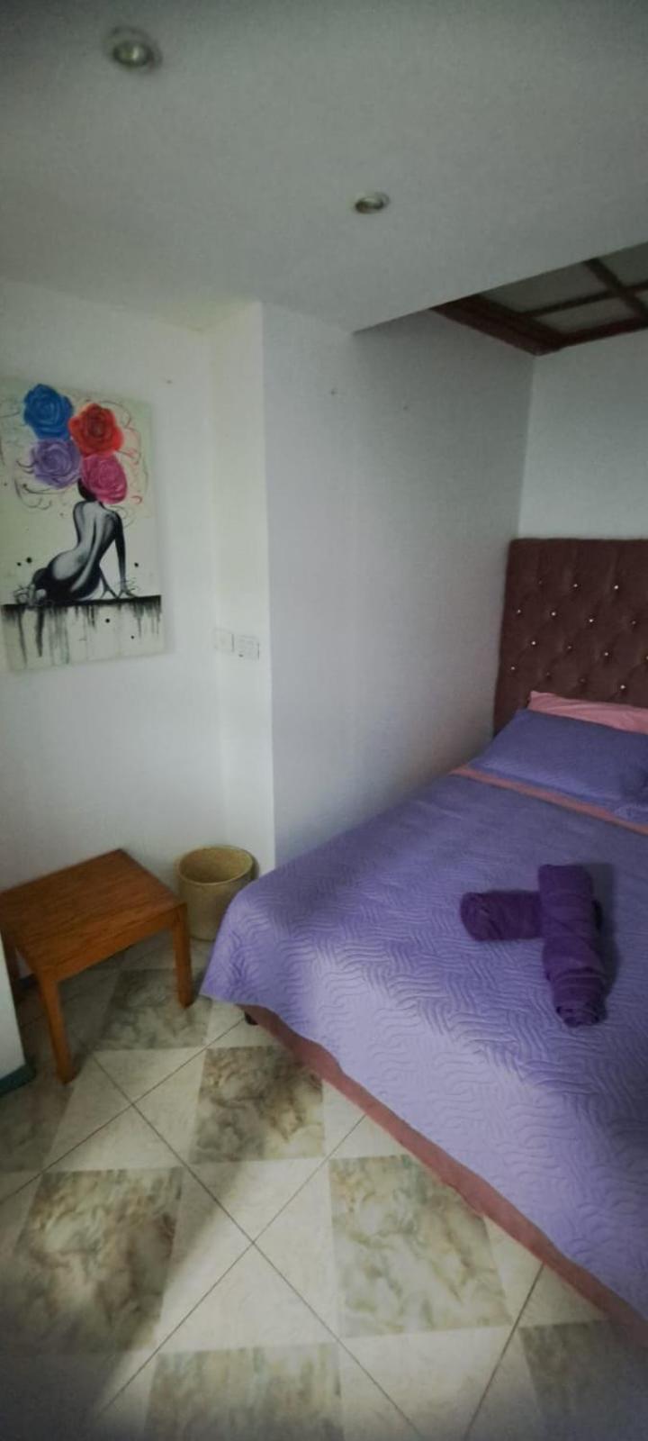 Budget Double Room - Photo 11