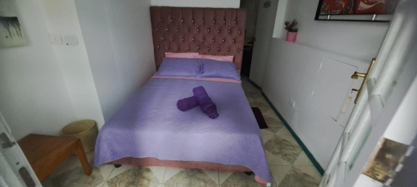 Budget Double Room - Photo 9