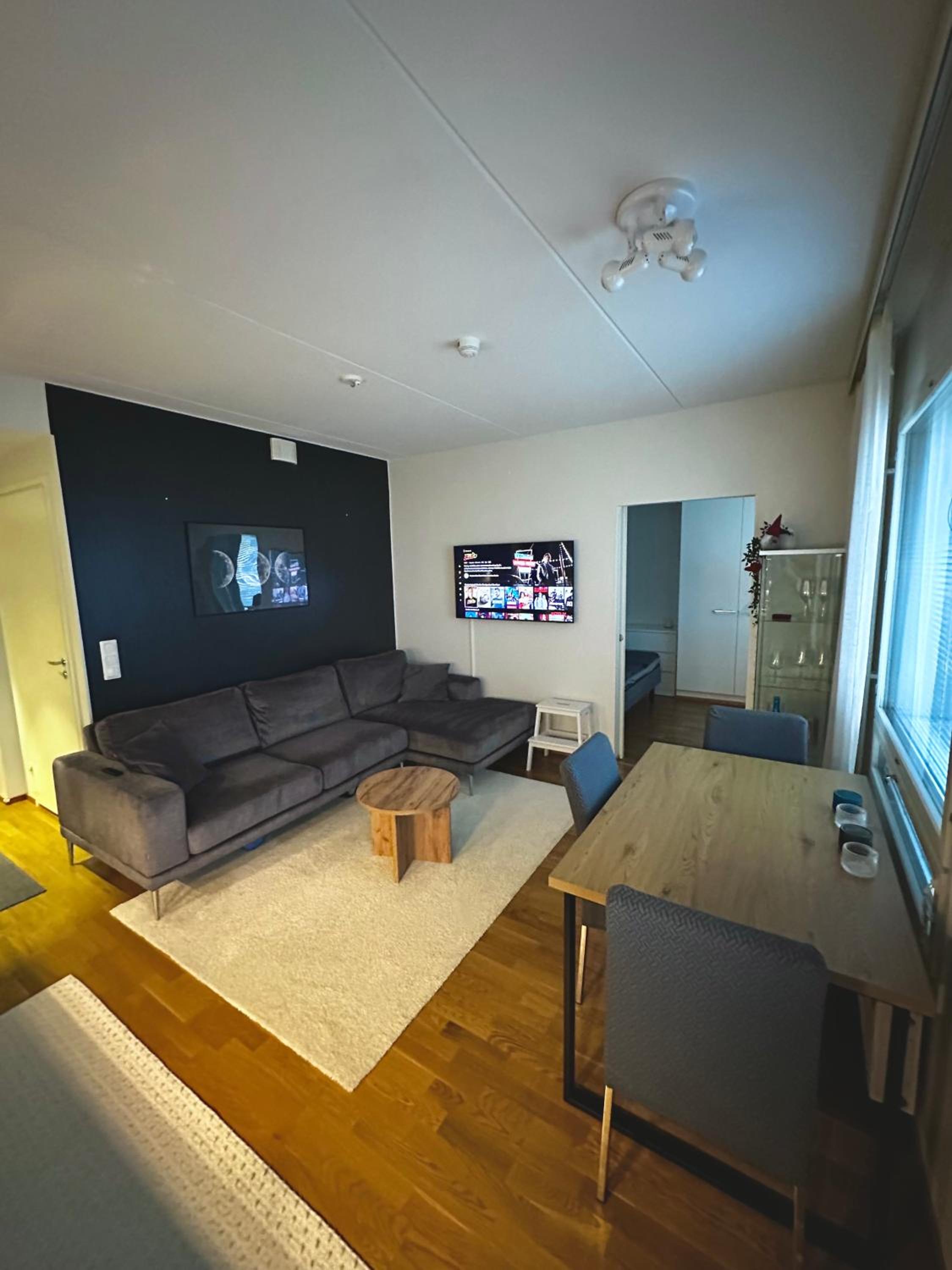 One-Bedroom Apartment photo 1