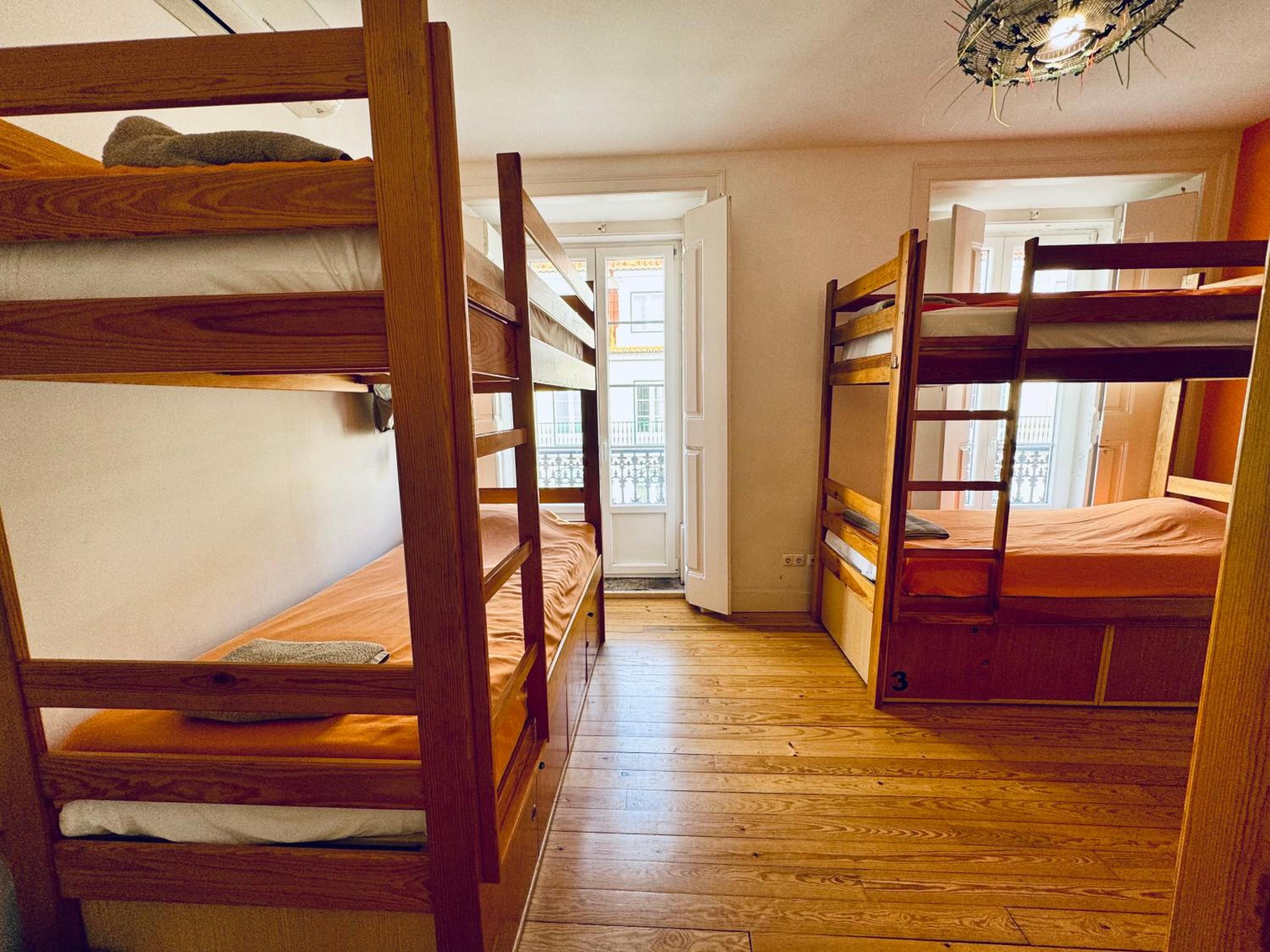 Bed in 6-Bed Female Dormitory Room photo 3