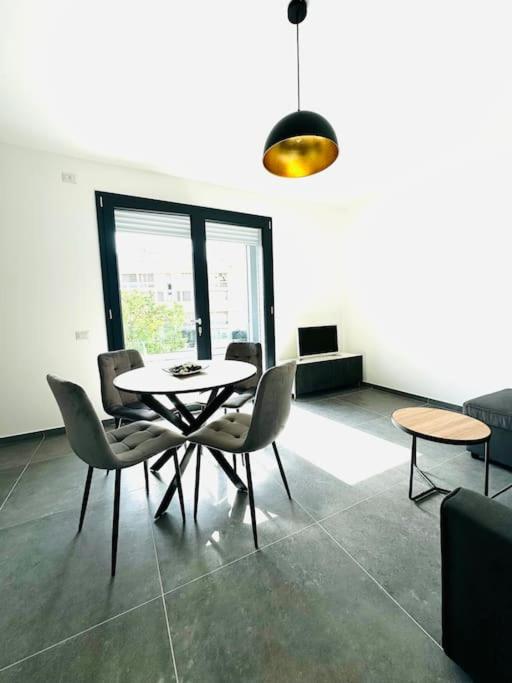 Two-Bedroom Apartment with Balcony photo 2