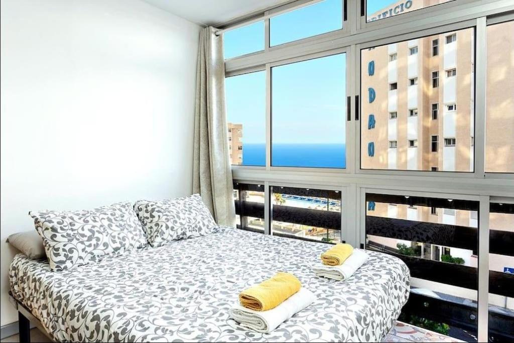 Estudio con vista al mar
