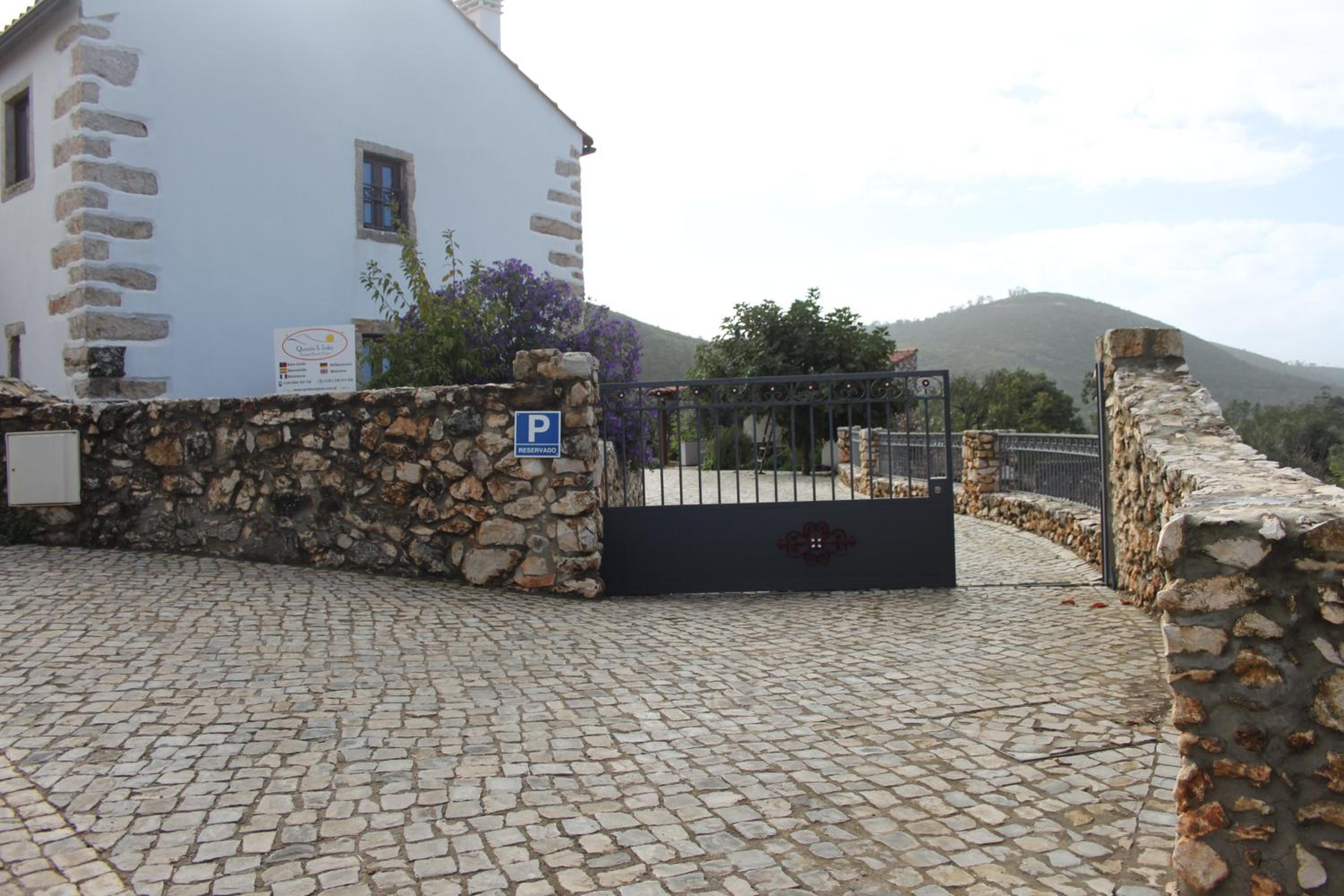 Two-Bedroom House - Photo 12