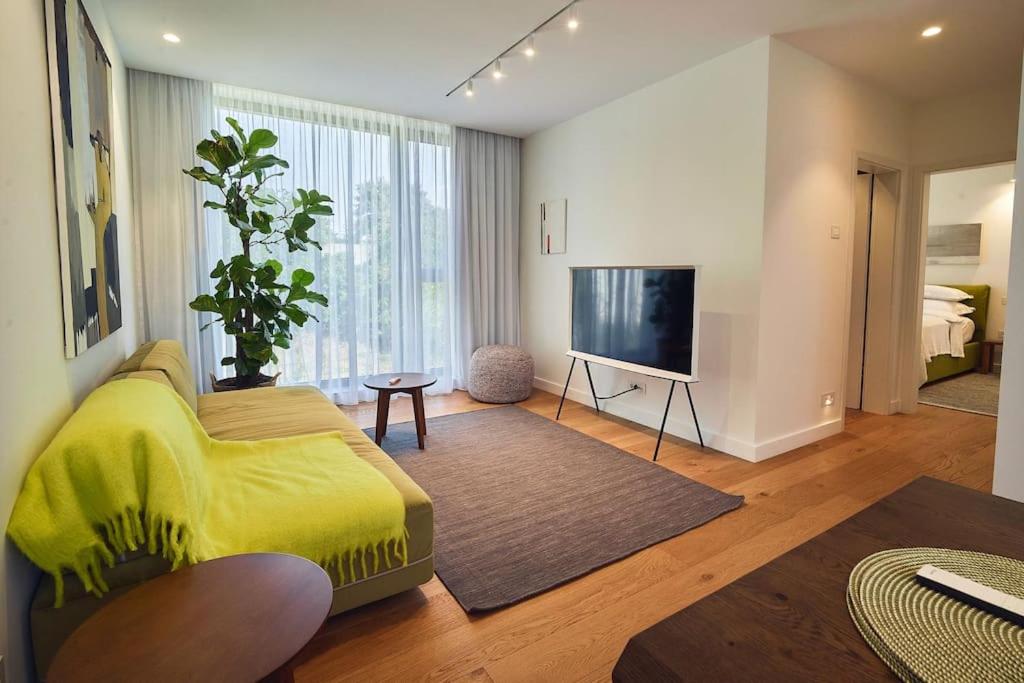 One-Bedroom Deluxe Apartment