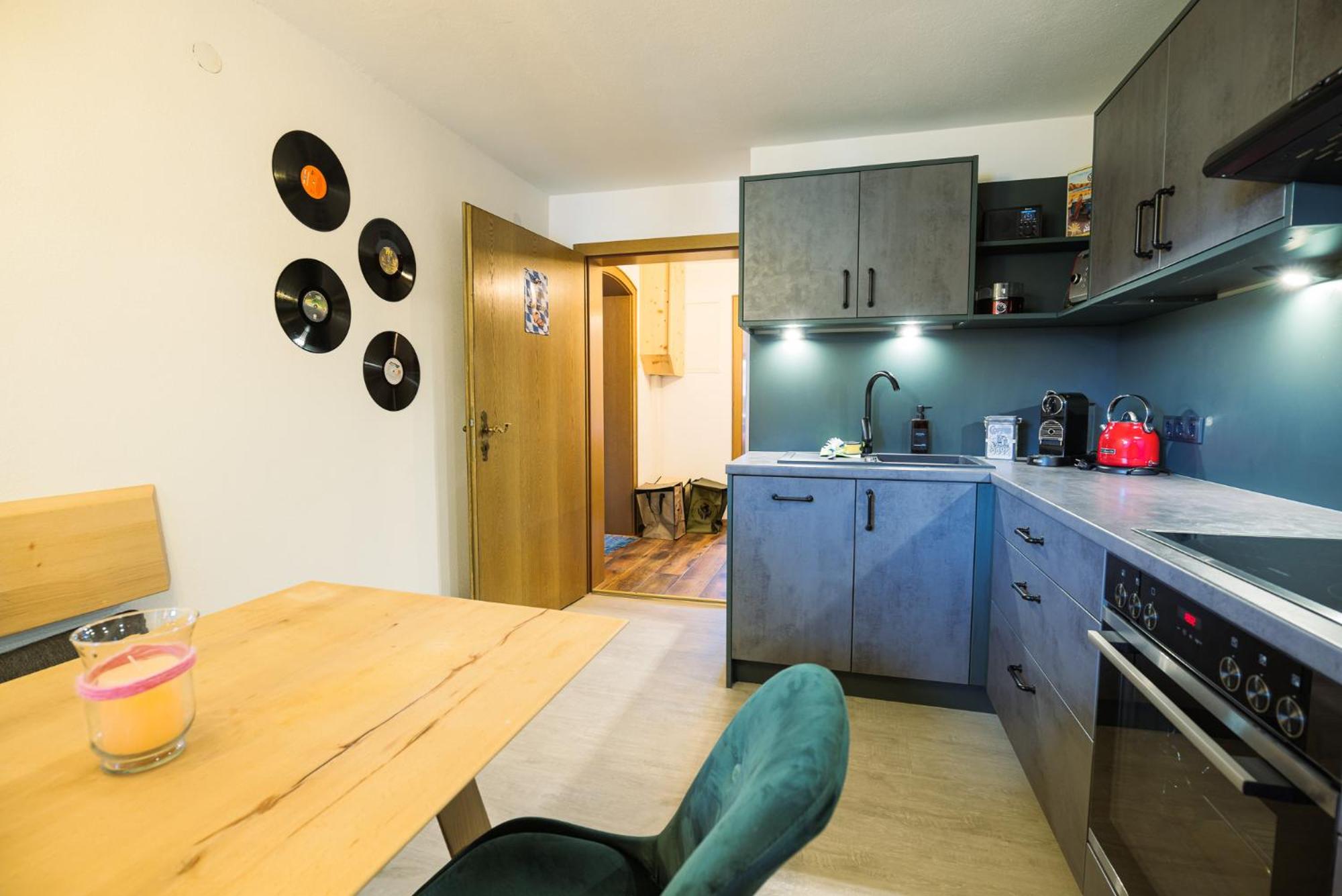 Apartment with Balcony photo 3