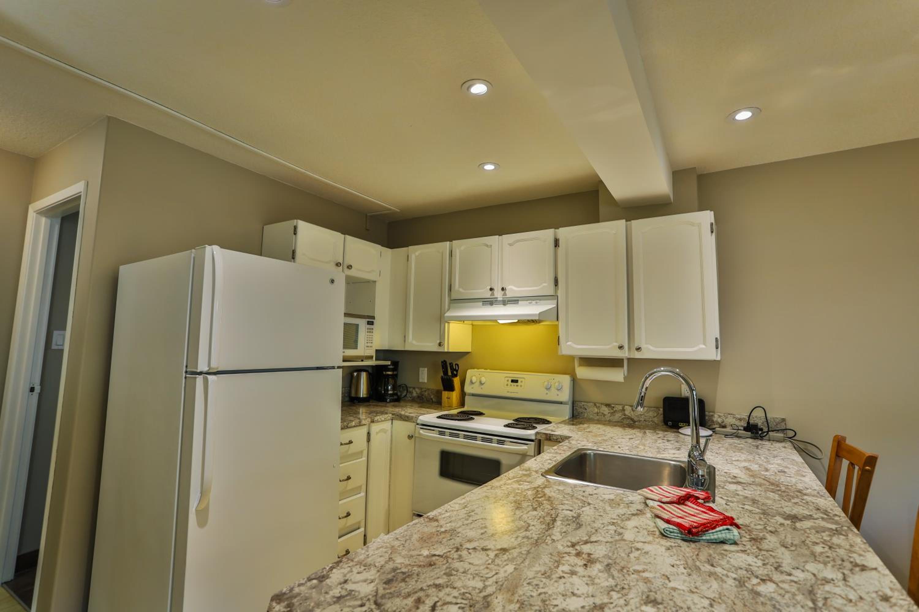 Two-Bedroom Apartment with Balcony photo 2