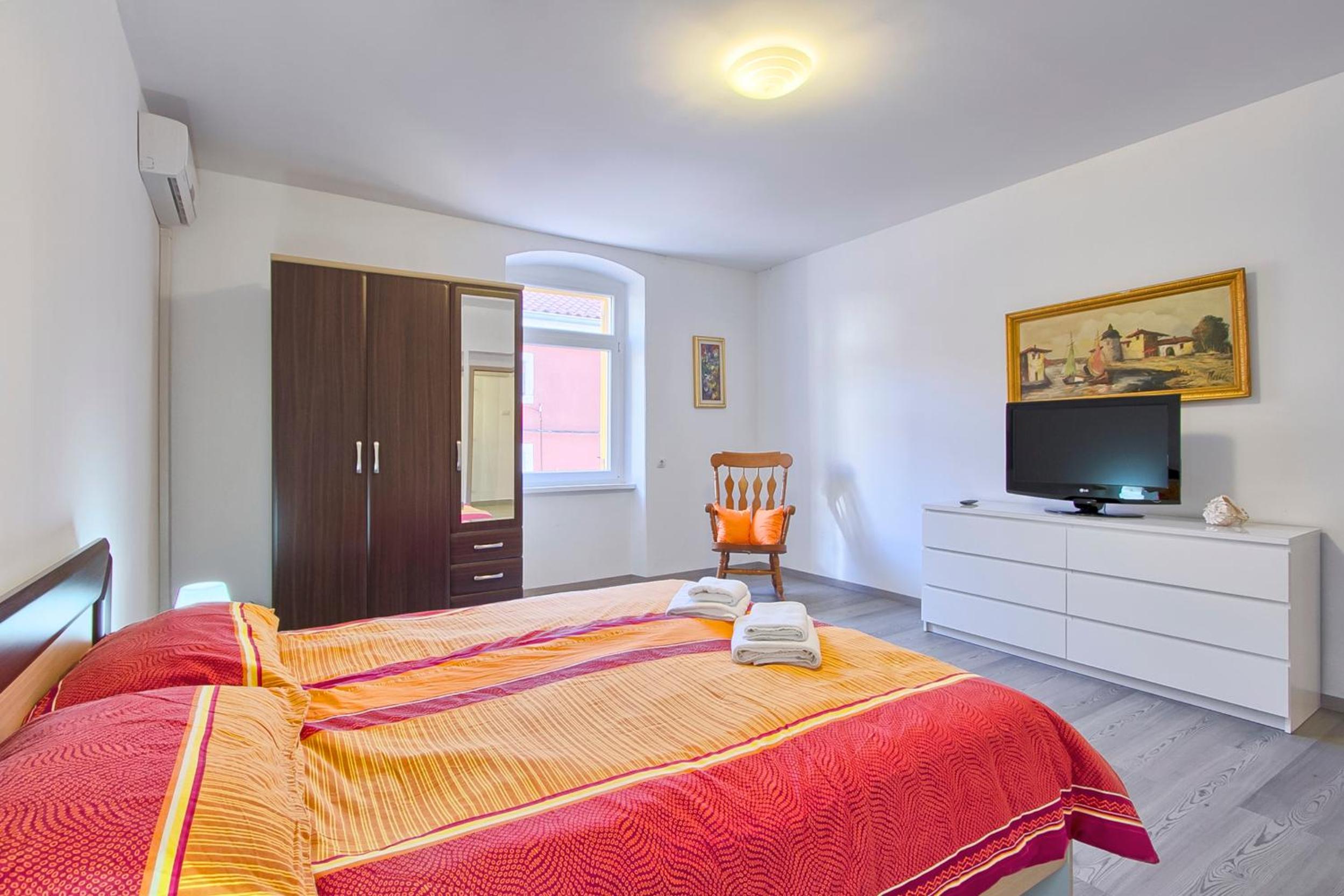 Three-Bedroom Apartment - Photo 3