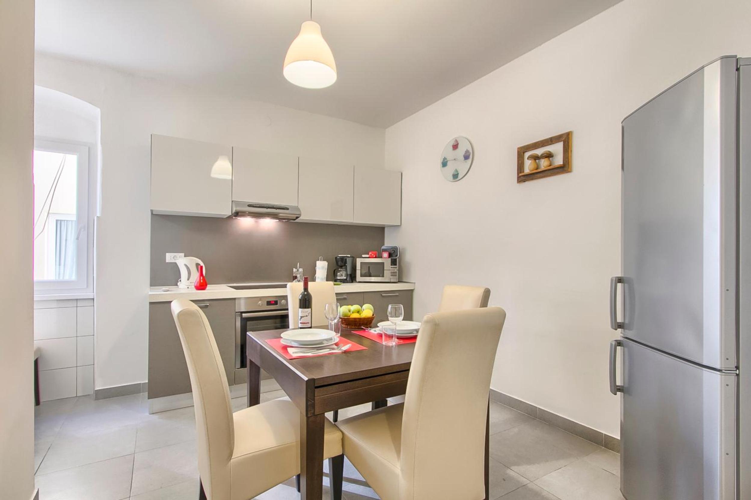 Three-Bedroom Apartment - Photo 4