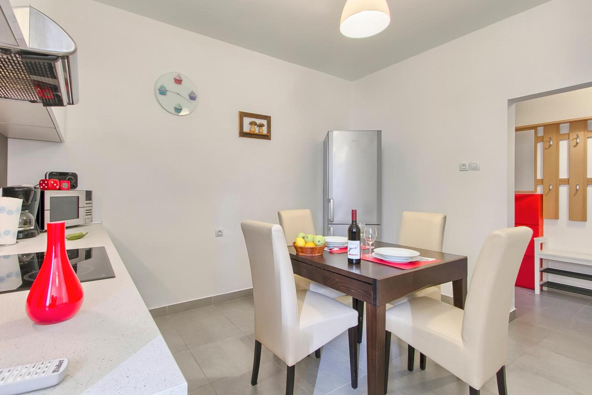 Three-Bedroom Apartment - Photo 5