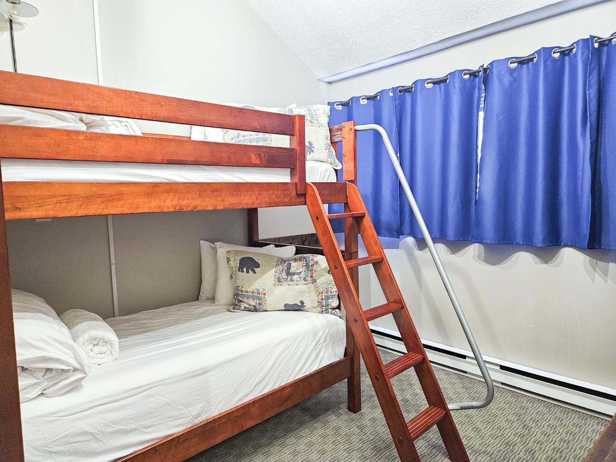 Three-Bedroom Apartment with Balcony photo 2
