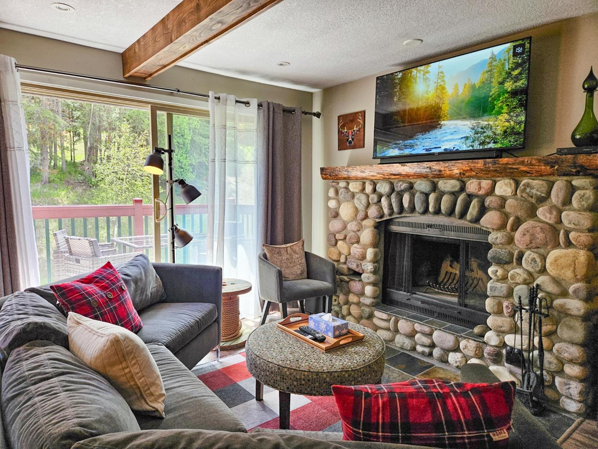 Three-Bedroom Apartment with Balcony photo 1