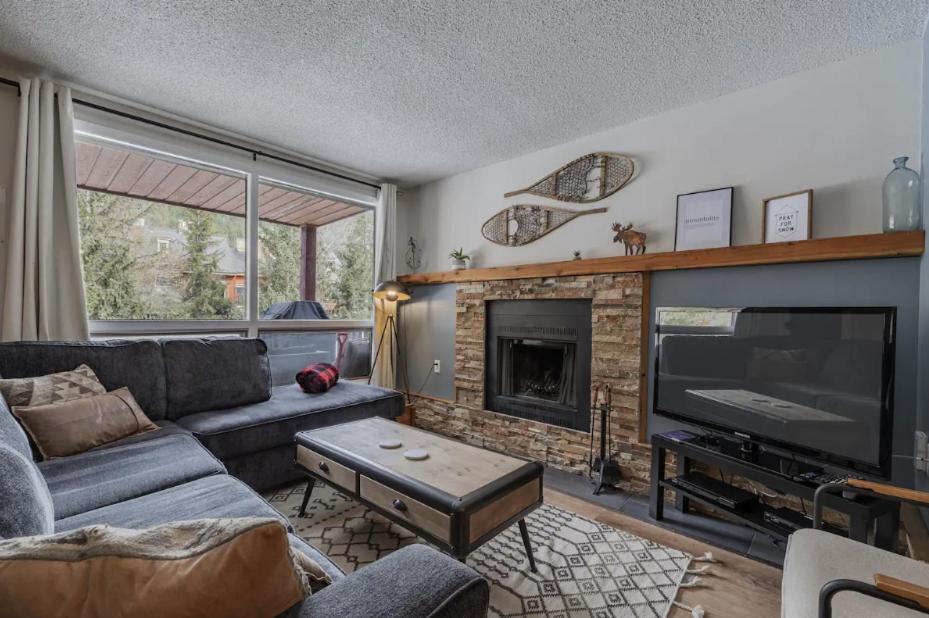 One-Bedroom Apartment with Terrace photo 1
